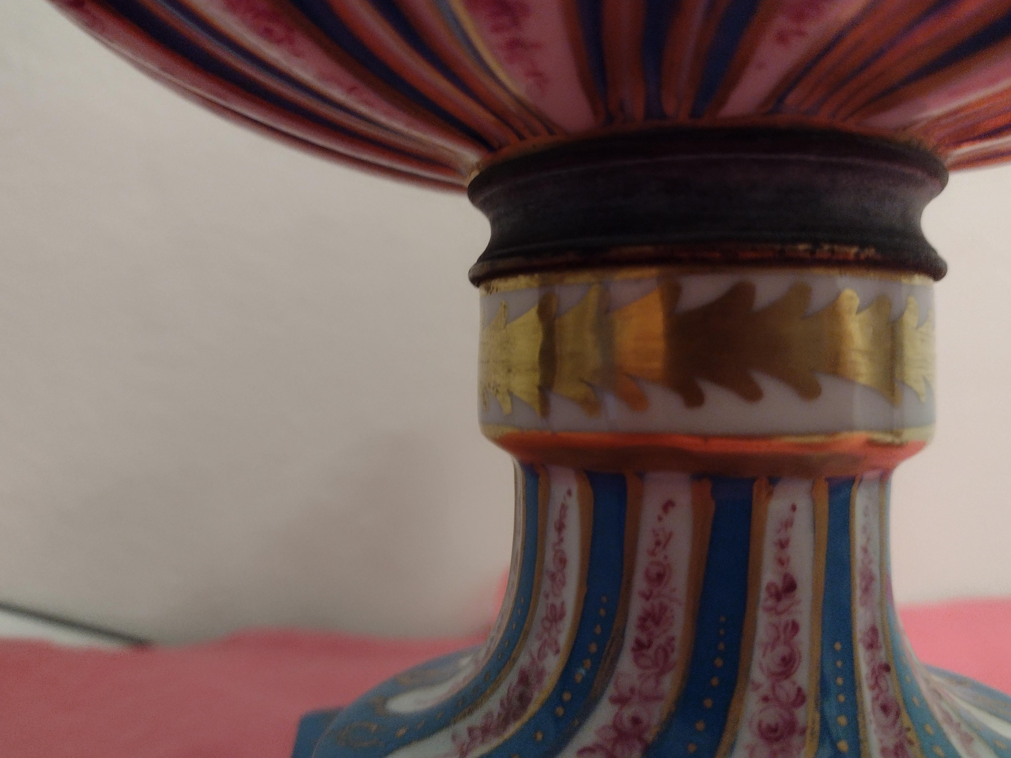 20ième siècle Vase en porcelaine de style Sèvres, France Début du 20e siècle  en vente