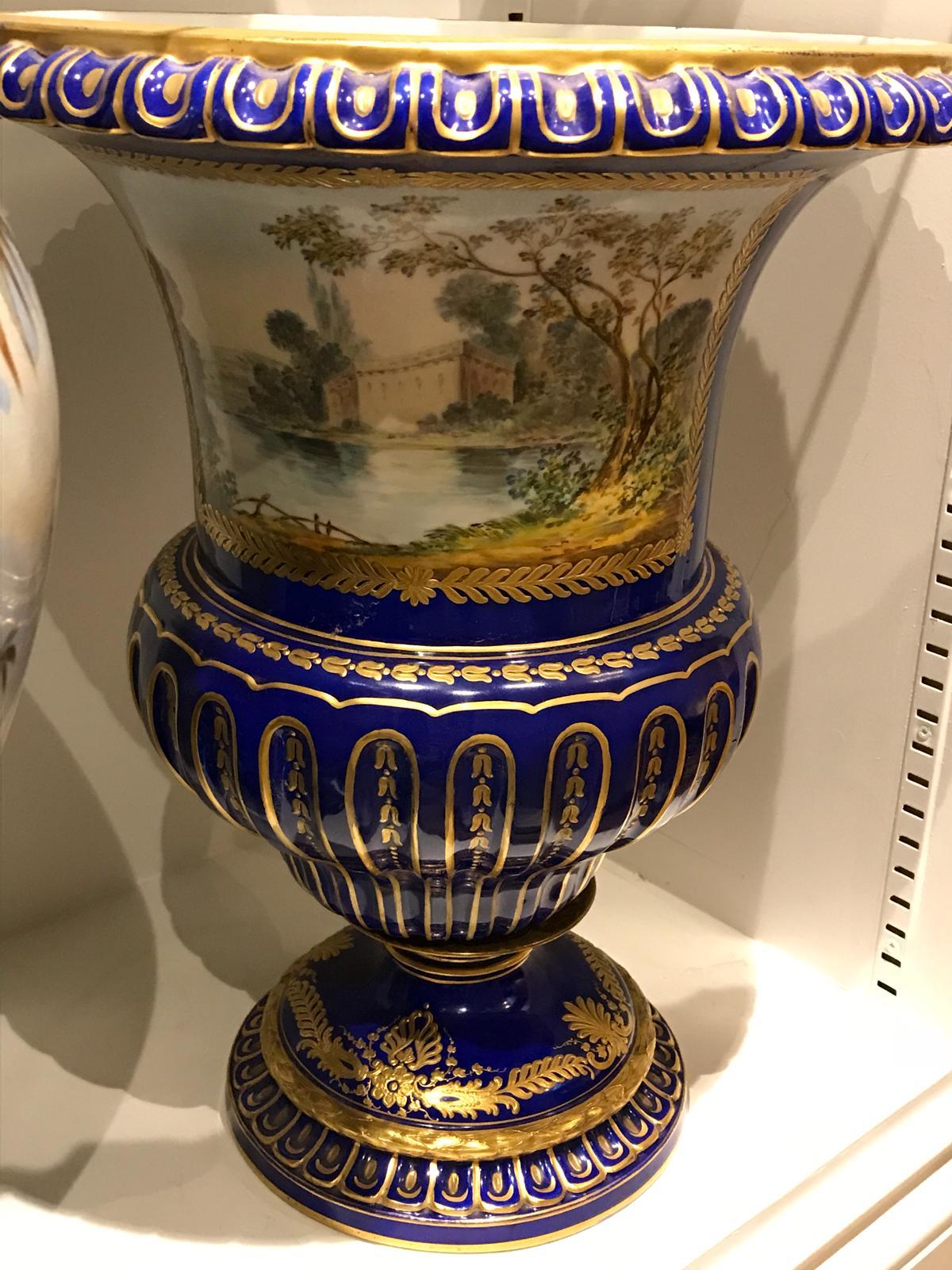 Sèvres Style Urn Depicting Napoleon I Meeting with the Countess of Bonchamps In Excellent Condition For Sale In London, GB