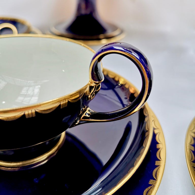 Service à thé de Sèvres:: bleu mazarin et doré:: Art Déco:: 1923 sur 1stDibs