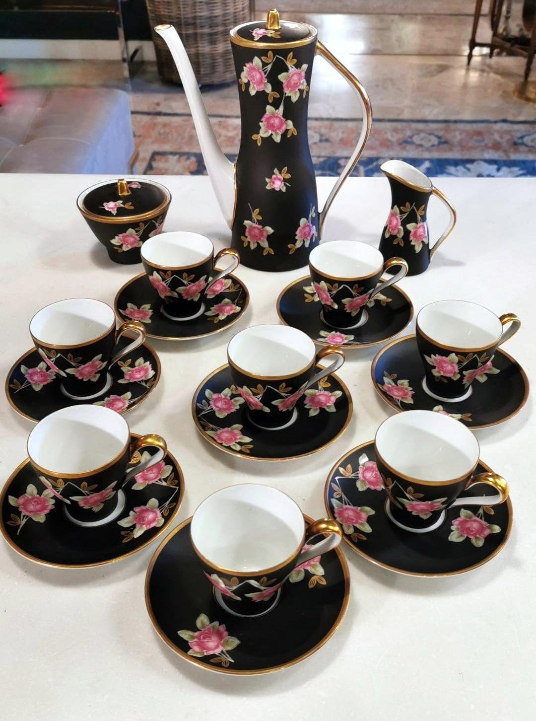 We kindly suggest you read the whole description, because with it we try to give you detailed technical and historical information to guarantee the authenticity of our objects.
Elegant and particular coffee service in fine French porcelain, consists