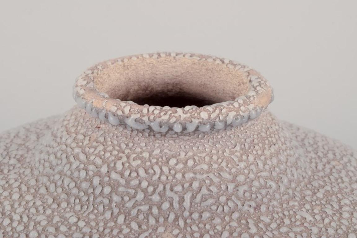 Francese Sèvres Vinsare, Francia. Unico grande vaso in ceramica Art Deco. 1930s in vendita