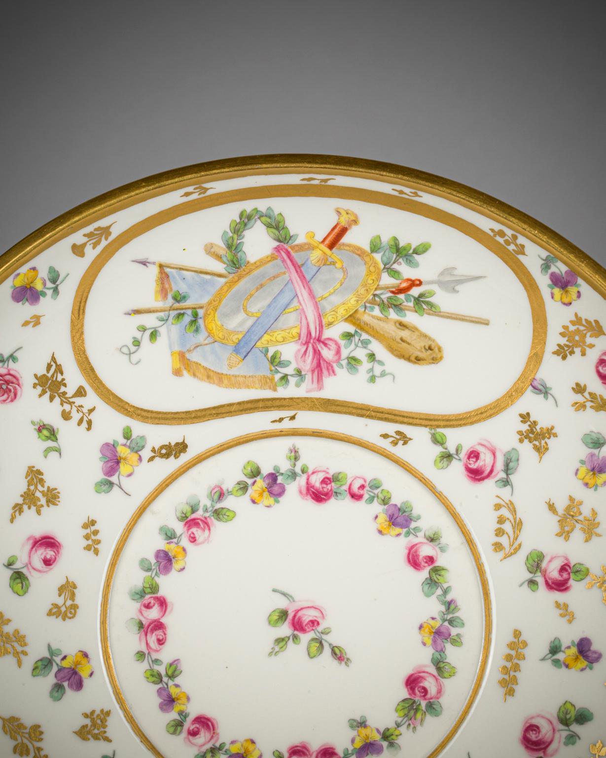 Sèvres White Glazed and Gilt Porcelain Écuelle, Cover and Underplate, circa 1775 In Good Condition For Sale In New York, NY