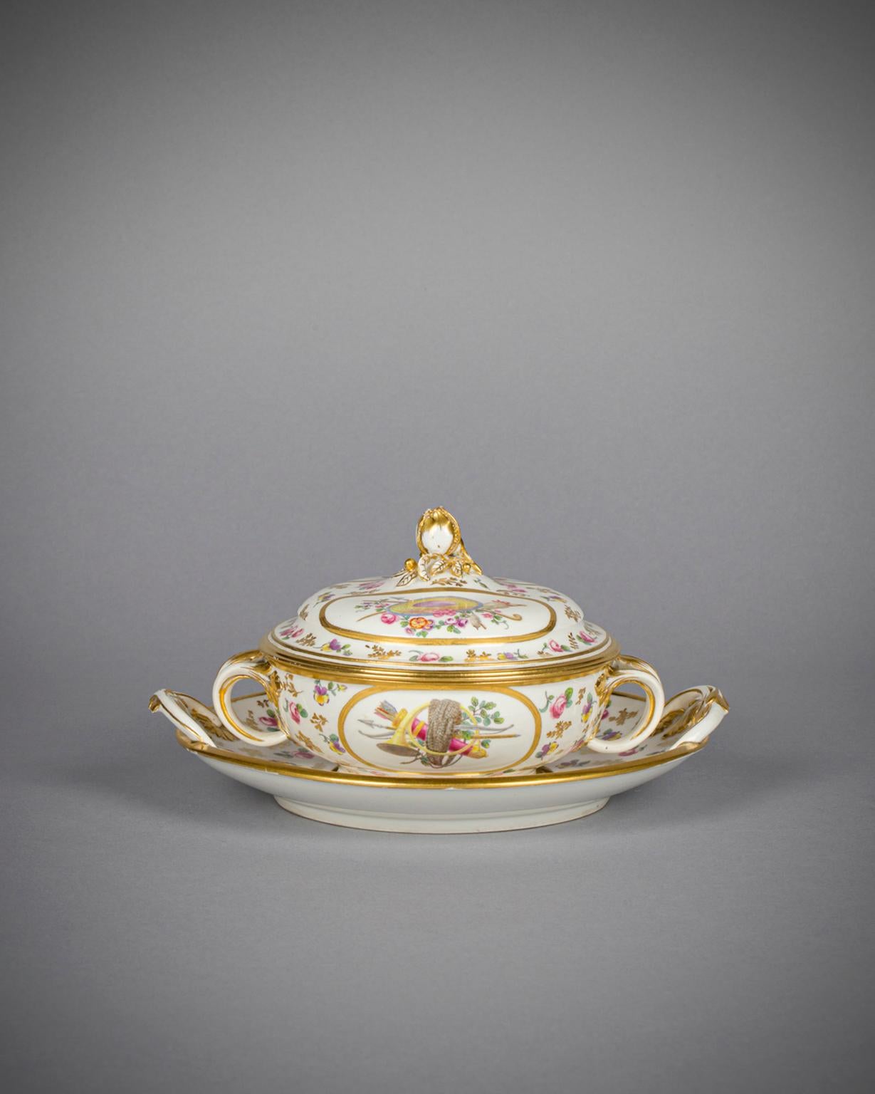 Sèvres White Glazed and Gilt Porcelain Écuelle, Cover and Underplate, circa 1775 For Sale 2