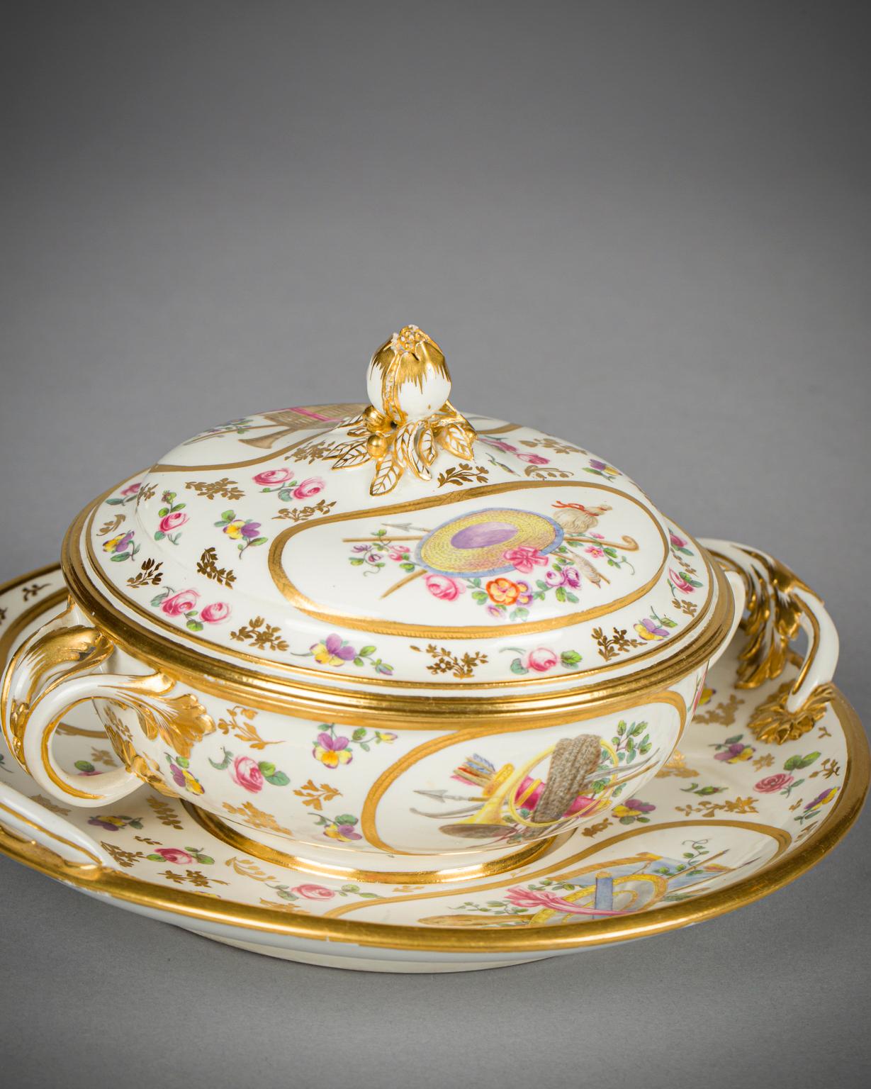 Sèvres White Glazed and Gilt Porcelain Écuelle, Cover and Underplate, circa 1775 For Sale 3