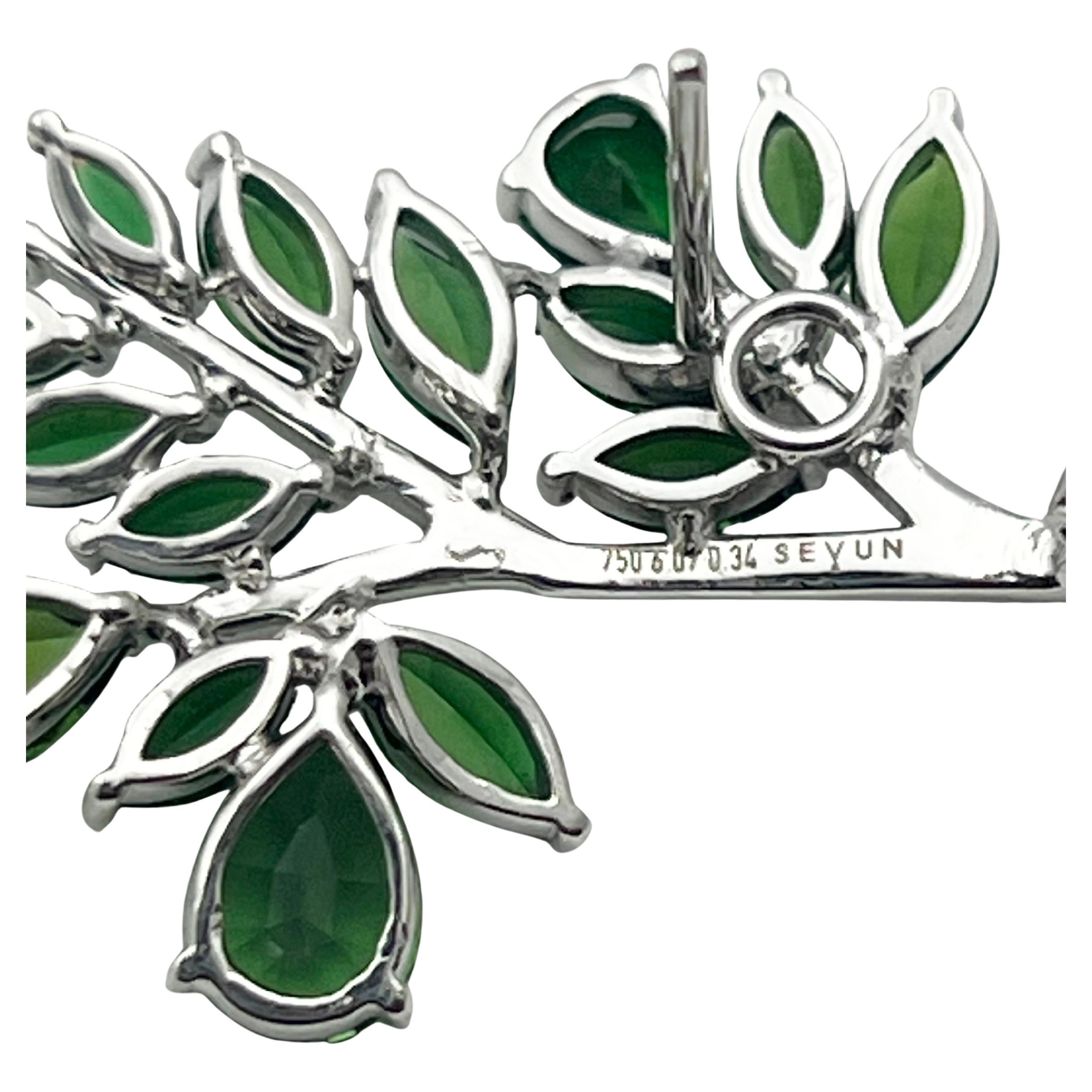 Orecchini a foglia con diamante e tsavorite in oro 18k Sevun In condizioni ottime in vendita a Palm Beach, FL