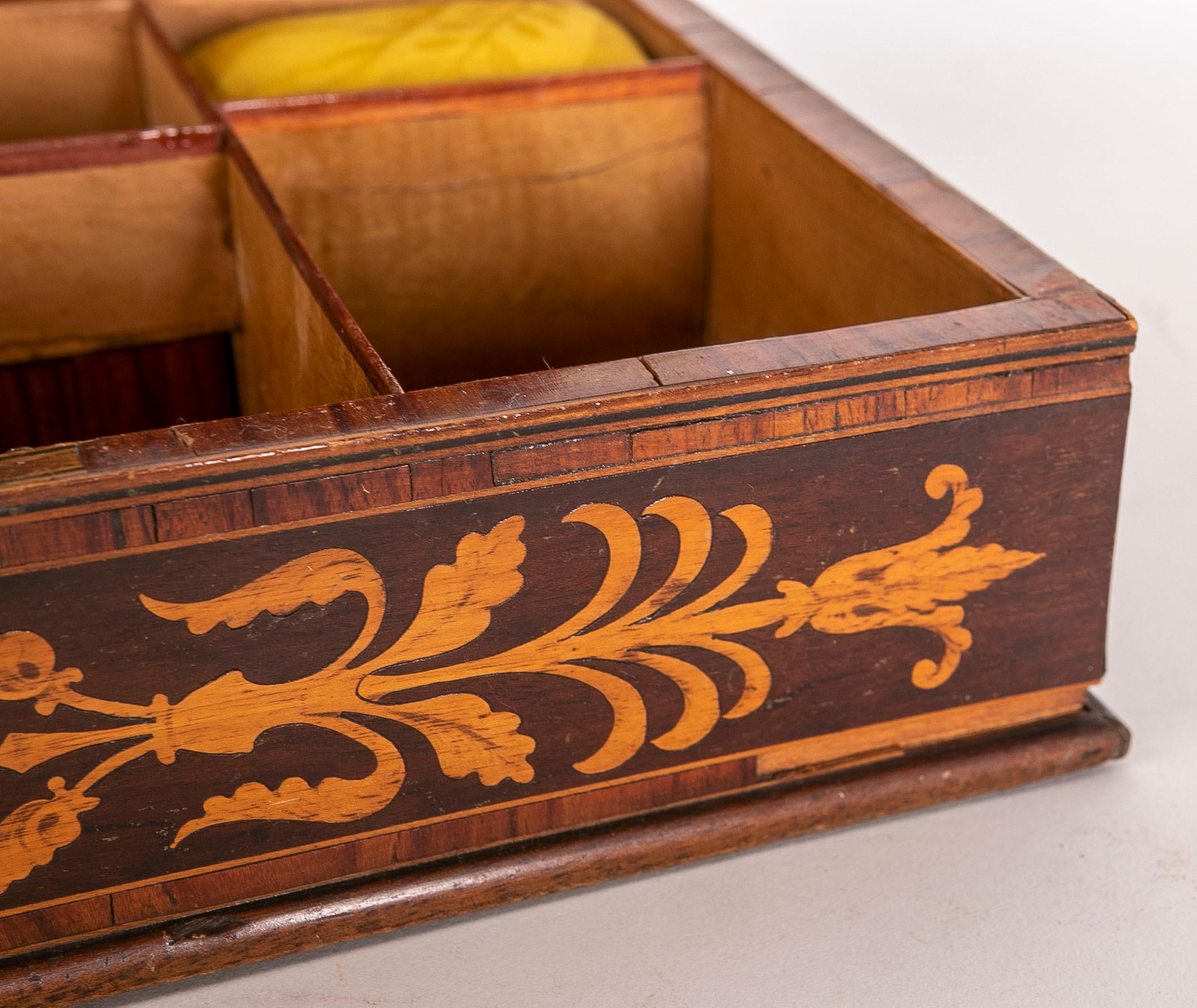 Sewing and Wooden Jewellery Box with Inlaid Inlay For Sale 1