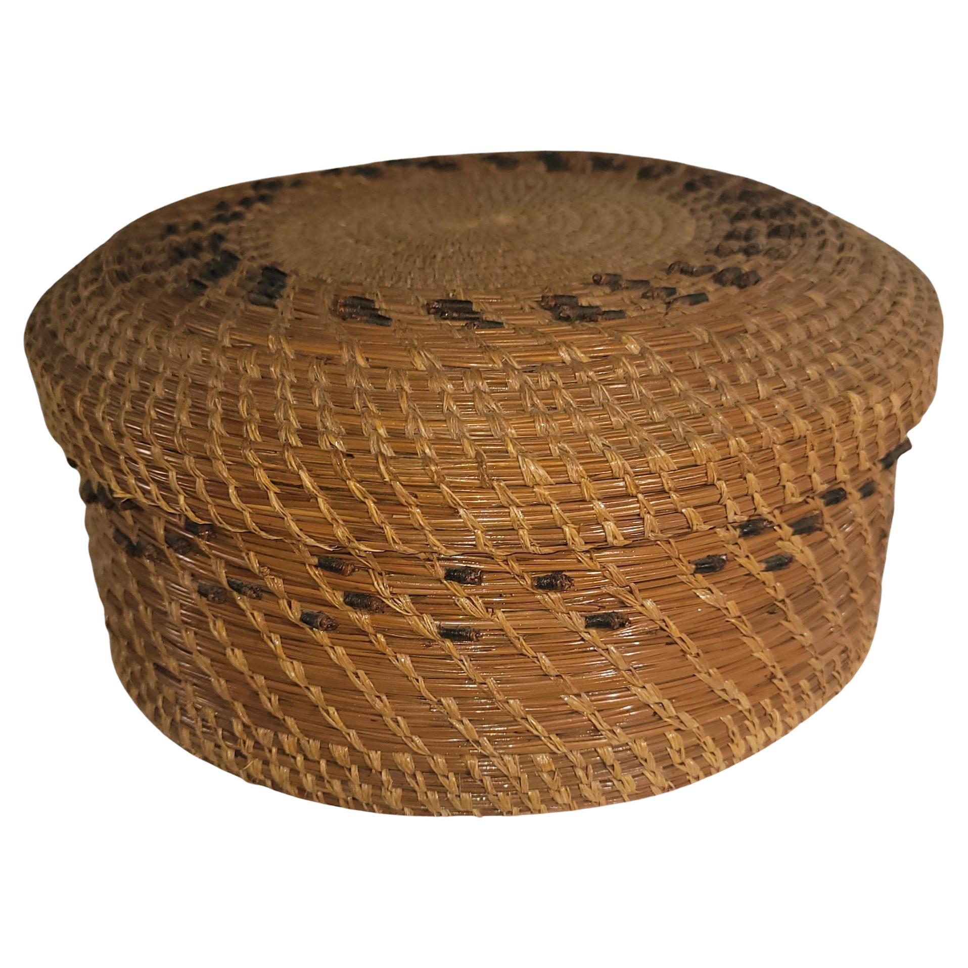 Panier de couture avec couvercle