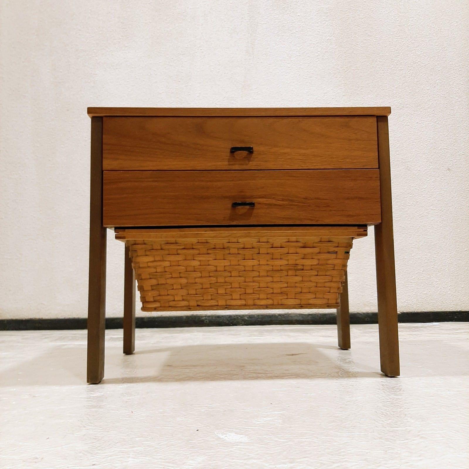 Meuble de couture avec panier en roseau par collection Horn, Allemagne de l'Ouest en vente 6