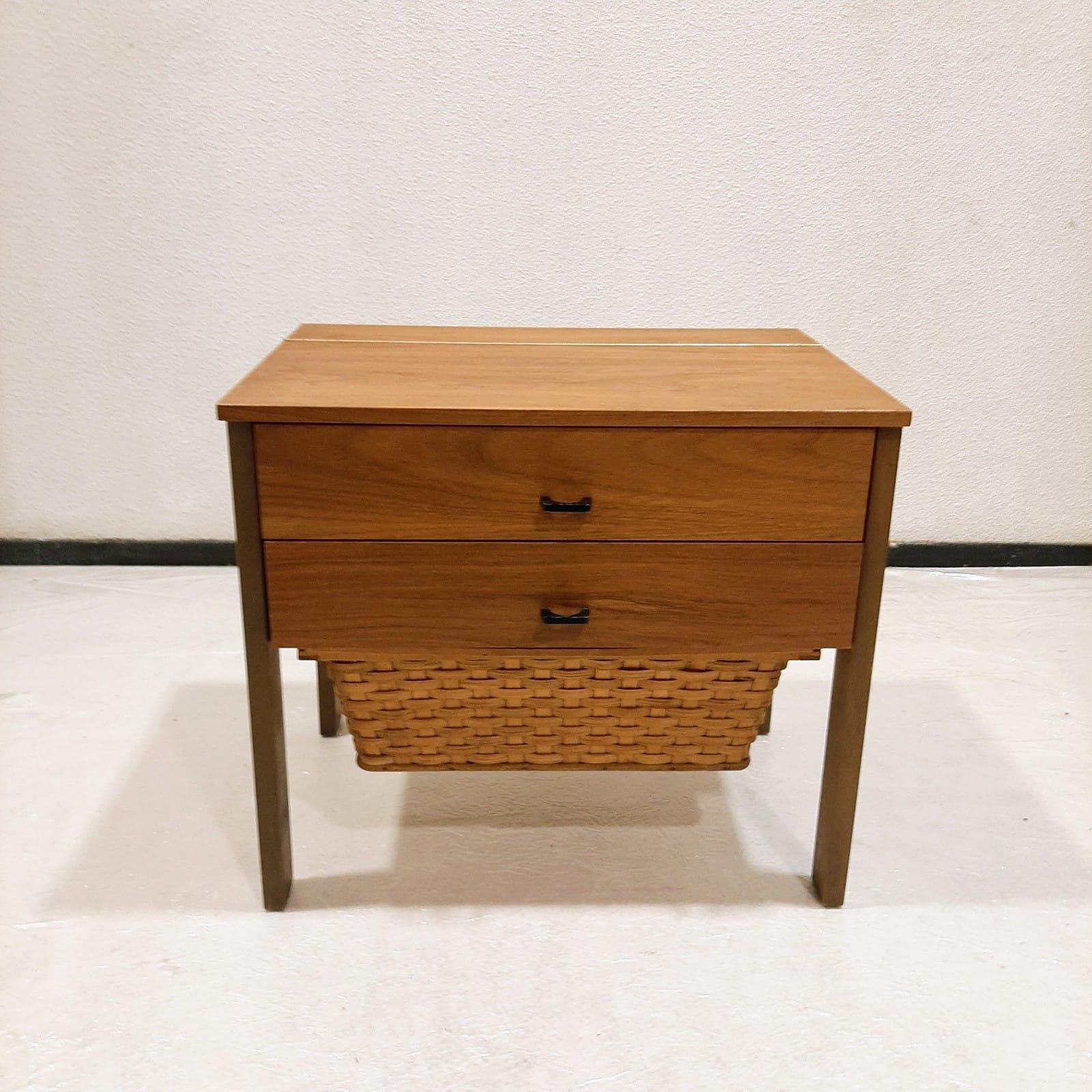 Meuble de couture avec panier en roseau par collection Horn, Allemagne de l'Ouest en vente 7