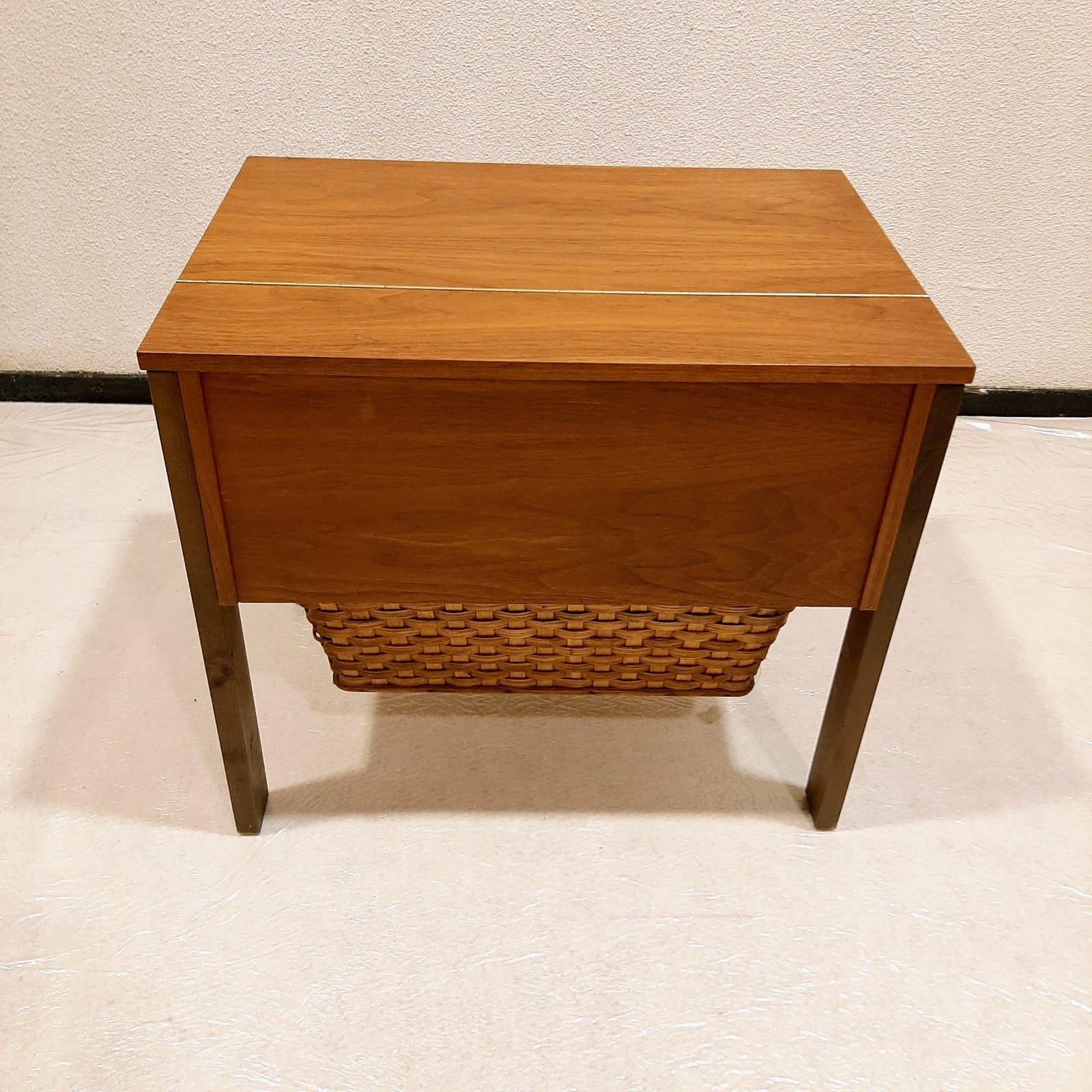 Meuble de couture avec panier en roseau par collection Horn, Allemagne de l'Ouest en vente 1