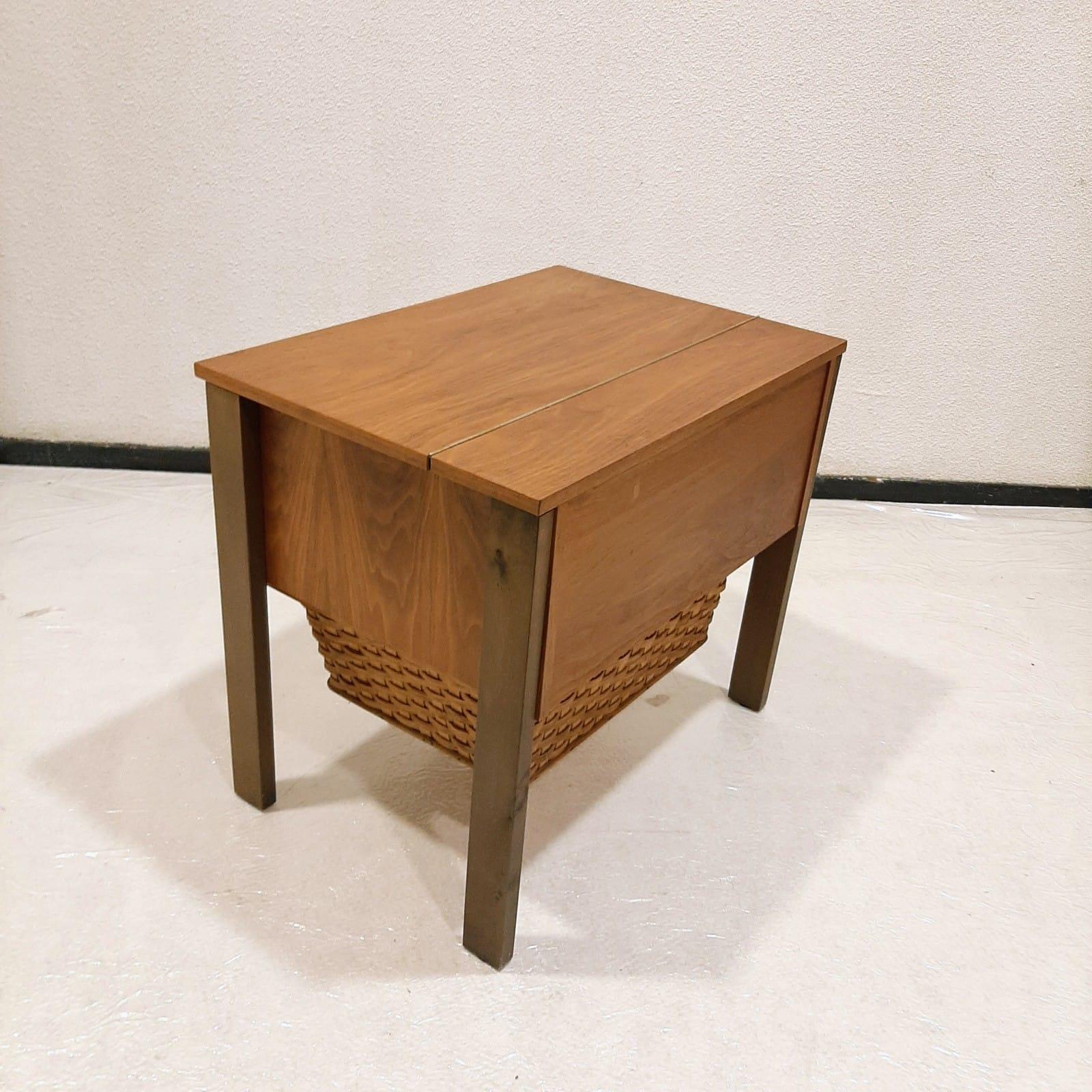 Meuble de couture avec panier en roseau par collection Horn, Allemagne de l'Ouest en vente 2