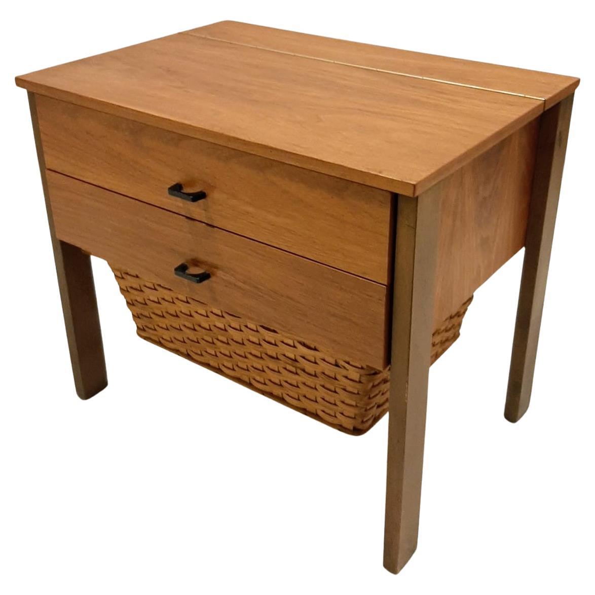 Meuble de couture avec panier en roseau par collection Horn, Allemagne de l'Ouest en vente