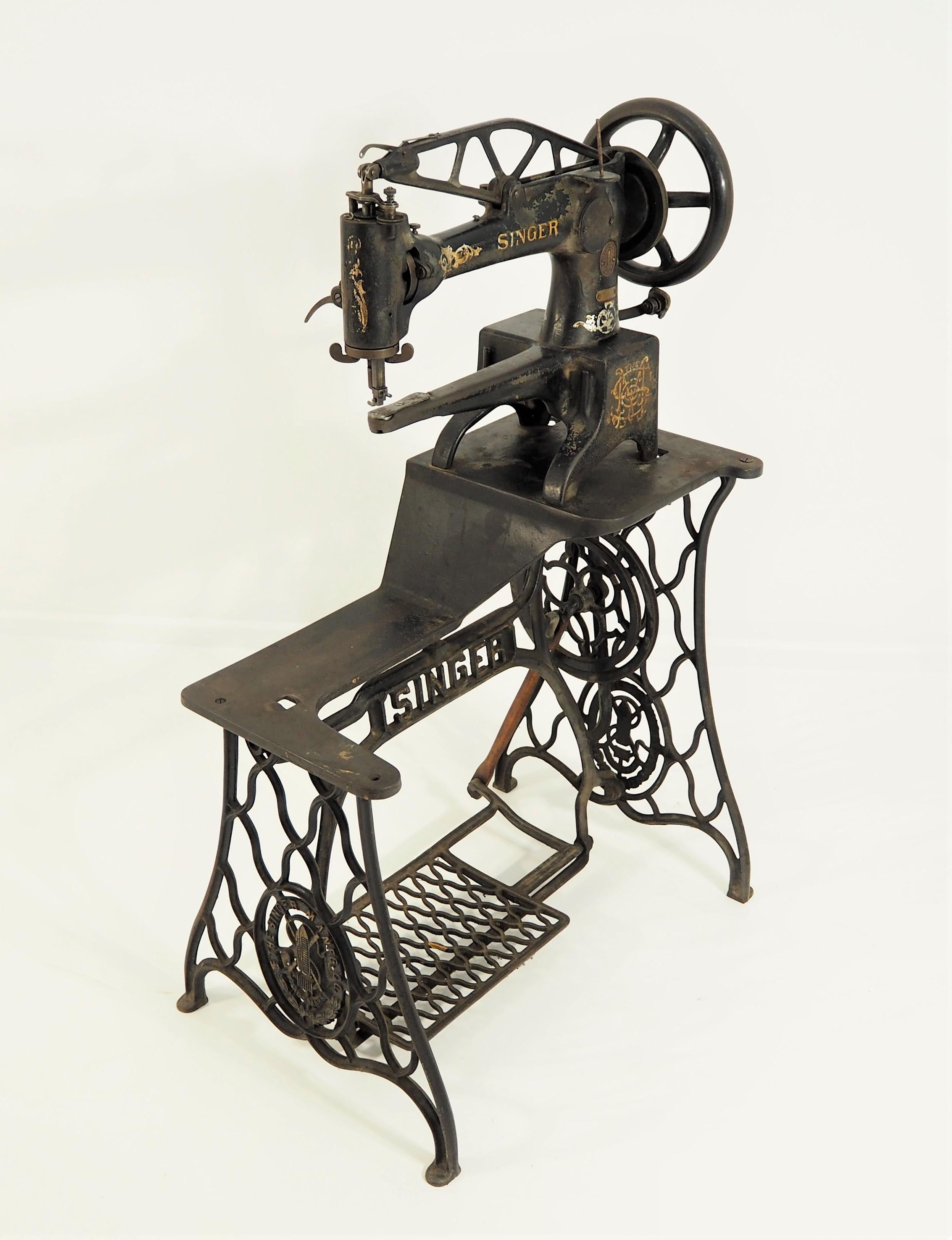 Sewing Machine from Singer, circa 1920s In Fair Condition In Bielsko Biala, slaskie
