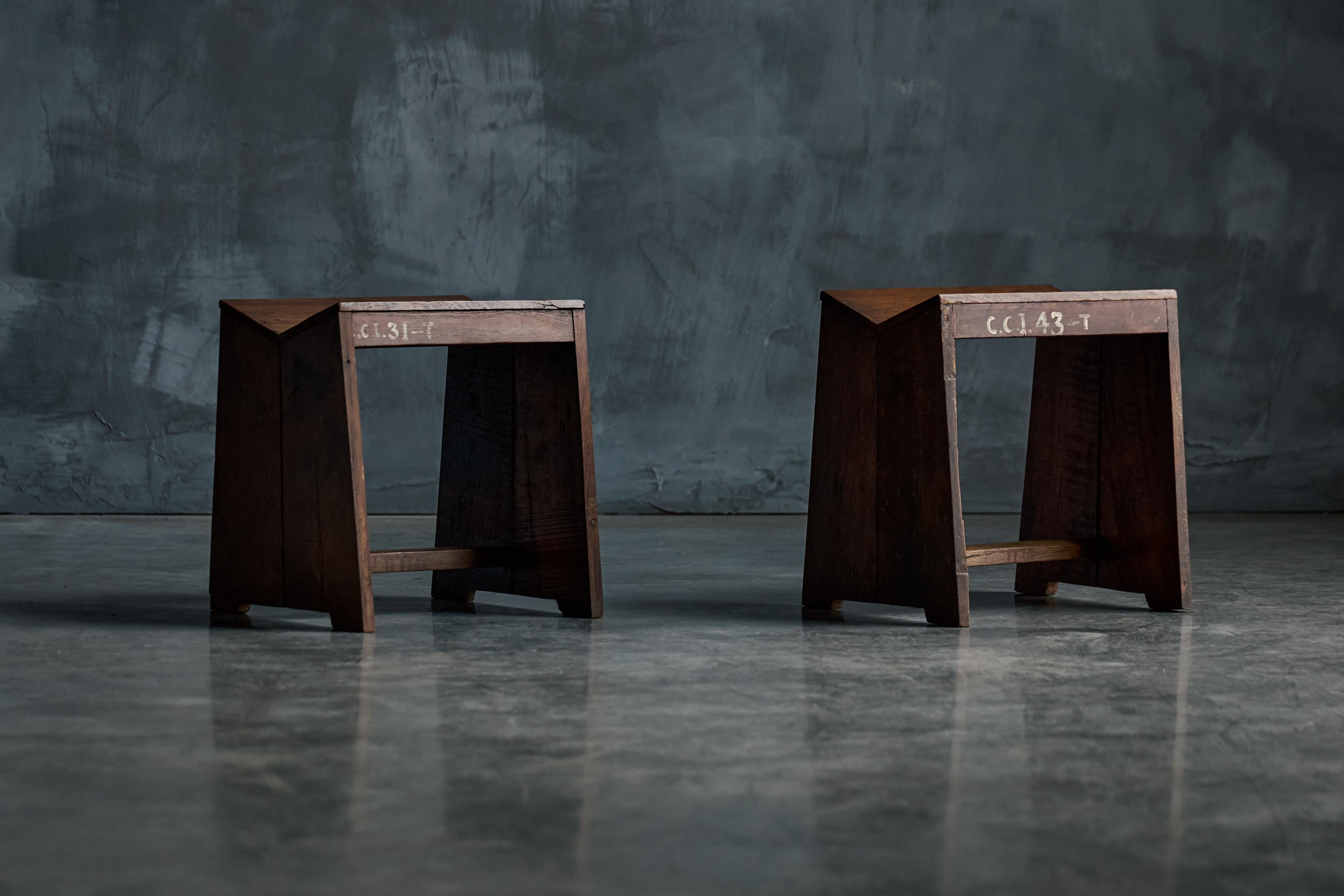 Indien Tabourets à couture PJ-SI-68-A de Pierre Jeanneret, Inde, années 1960 en vente