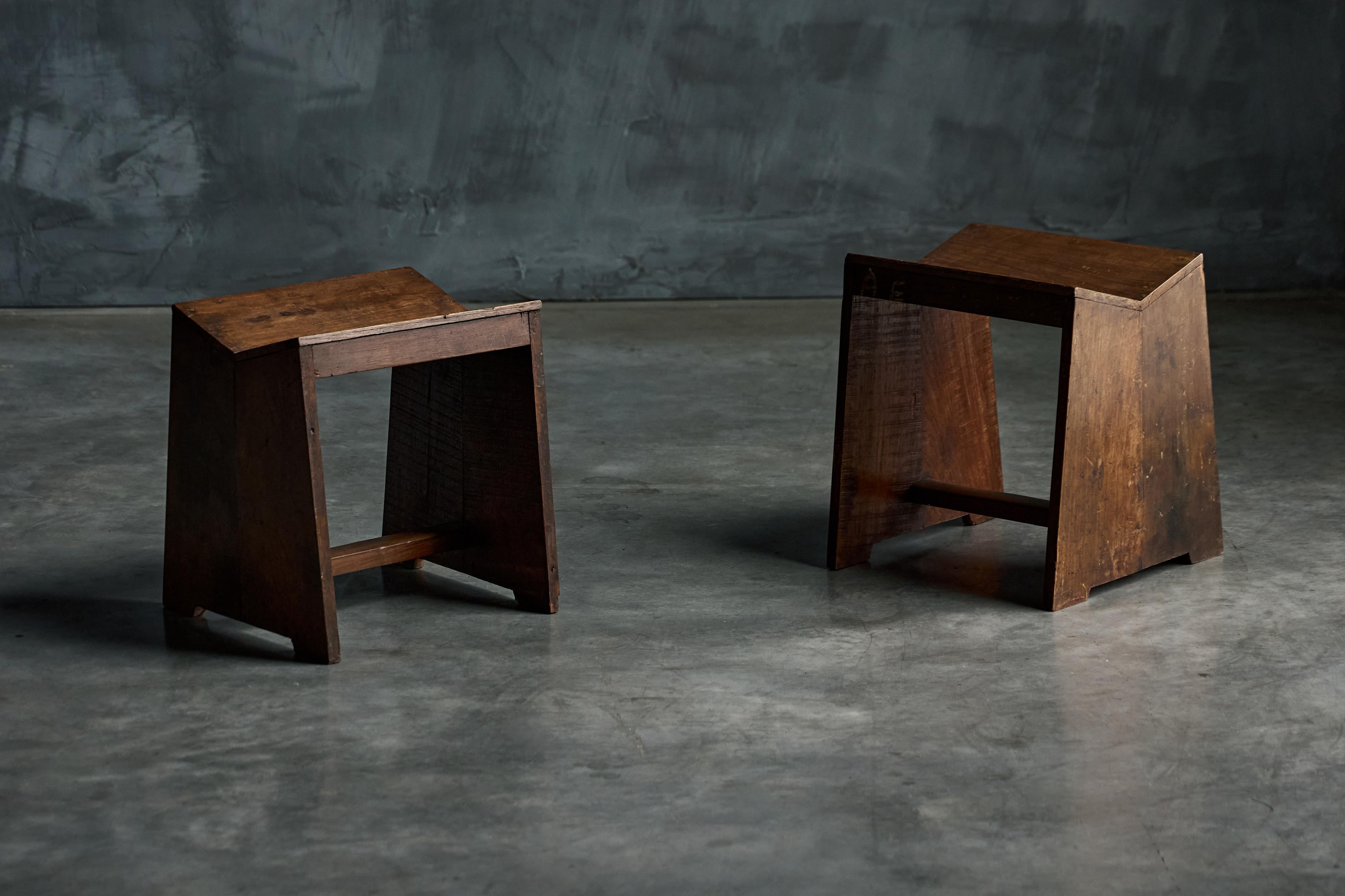 Tabourets à couture PJ-SI-68-A de Pierre Jeanneret, Inde, années 1960 Excellent état - En vente à Antwerp, BE