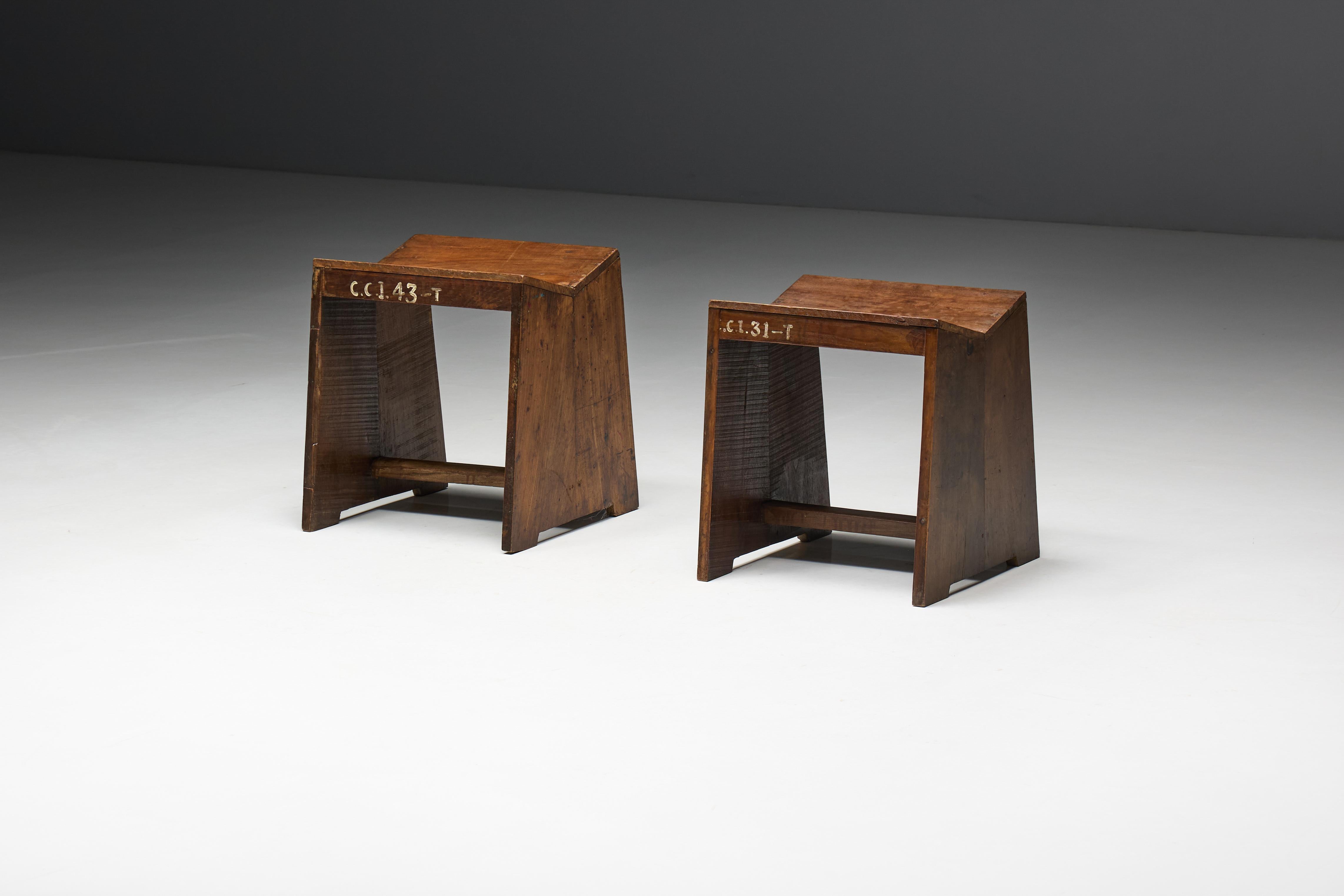 Milieu du XXe siècle Tabourets à couture PJ-SI-68-A de Pierre Jeanneret, Inde, années 1960 en vente