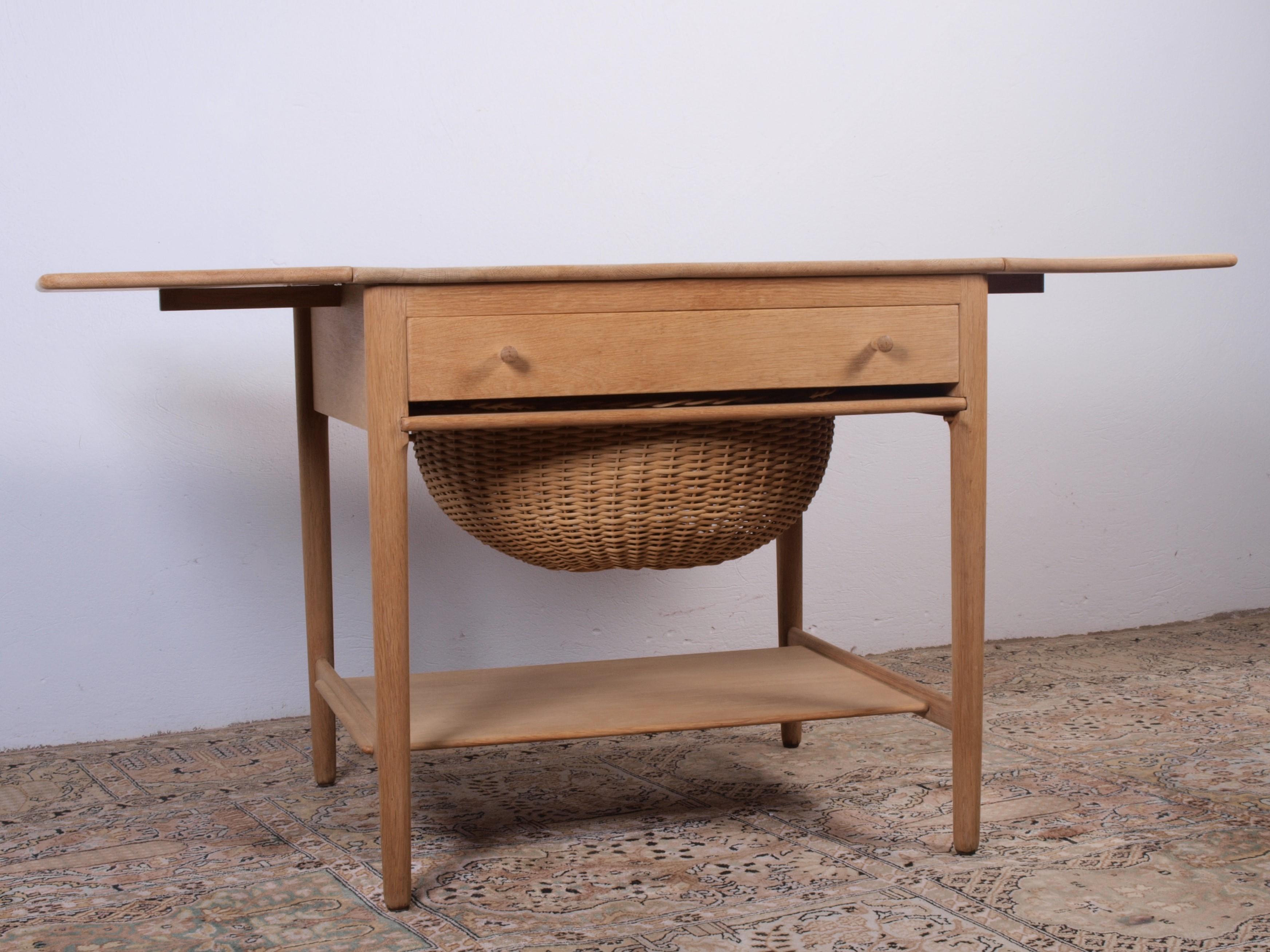 Sewing Table in Oak by Hans Wegner for Andreas Tuck, 1980s In Good Condition In Store Heddinge, DK