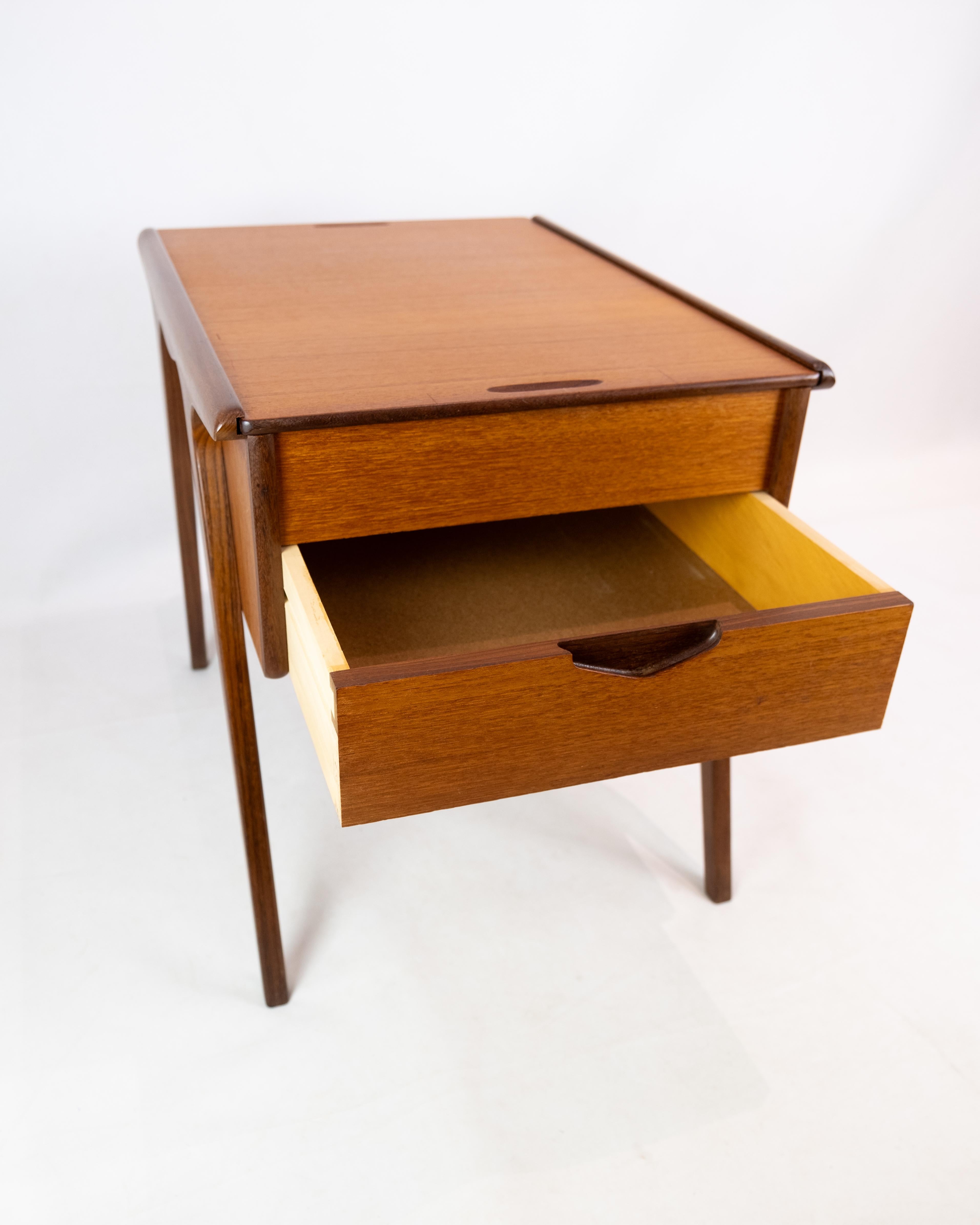 Sewing Table in Teak Wood of Danish Design From The 1960's For Sale 2