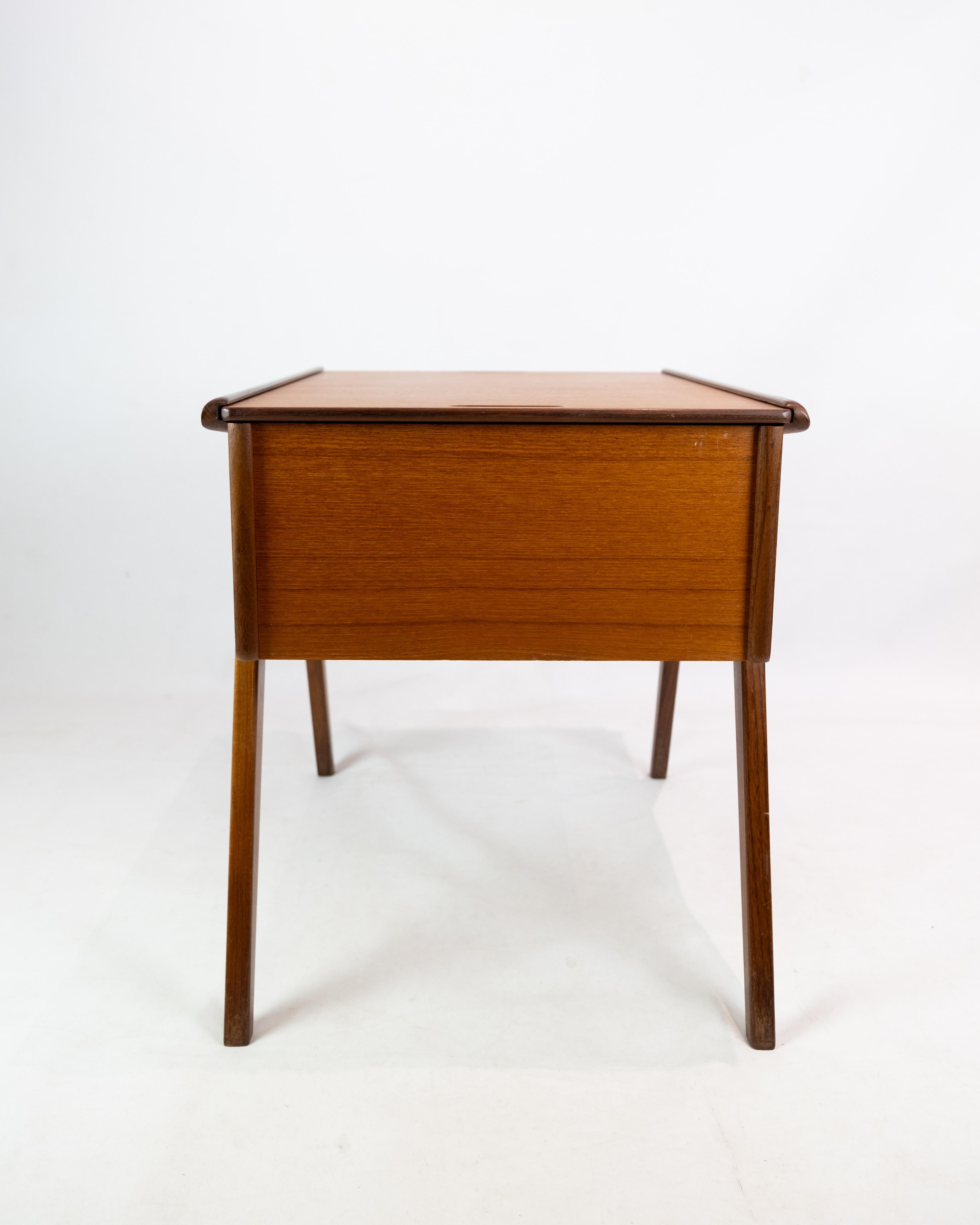 Sewing Table in Teak Wood of Danish Design From The 1960's For Sale 4