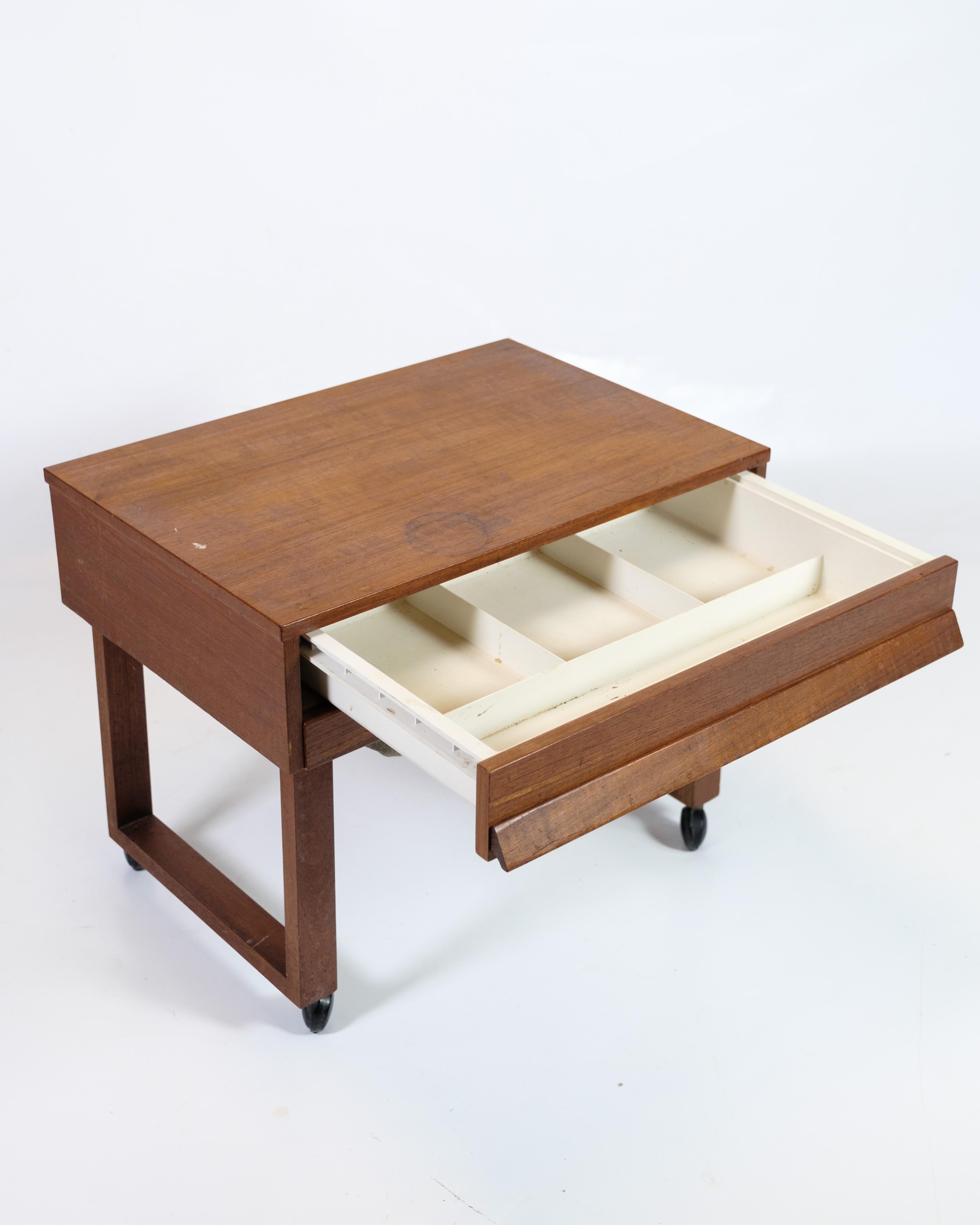 Table à couture avec tiroir sur roues en teck, design danois des années 1960 Bon état - En vente à Lejre, DK