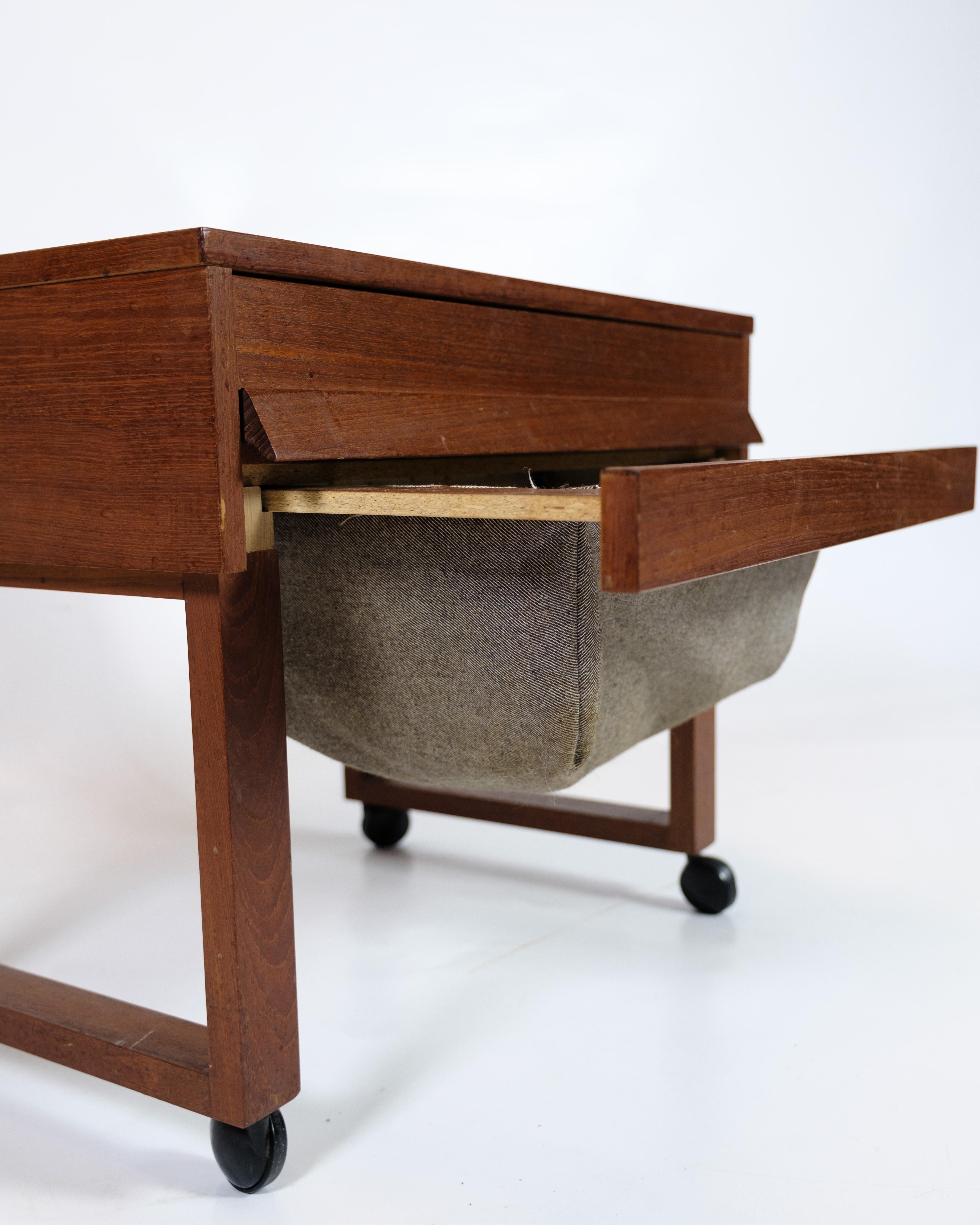 Table à couture avec tiroir sur roues en teck, design danois des années 1960 en vente 2