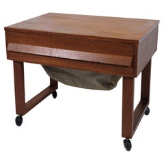 Nähtisch mit Schublade auf Rädern aus Teakholz, dänisches Design aus den 1960er Jahren
