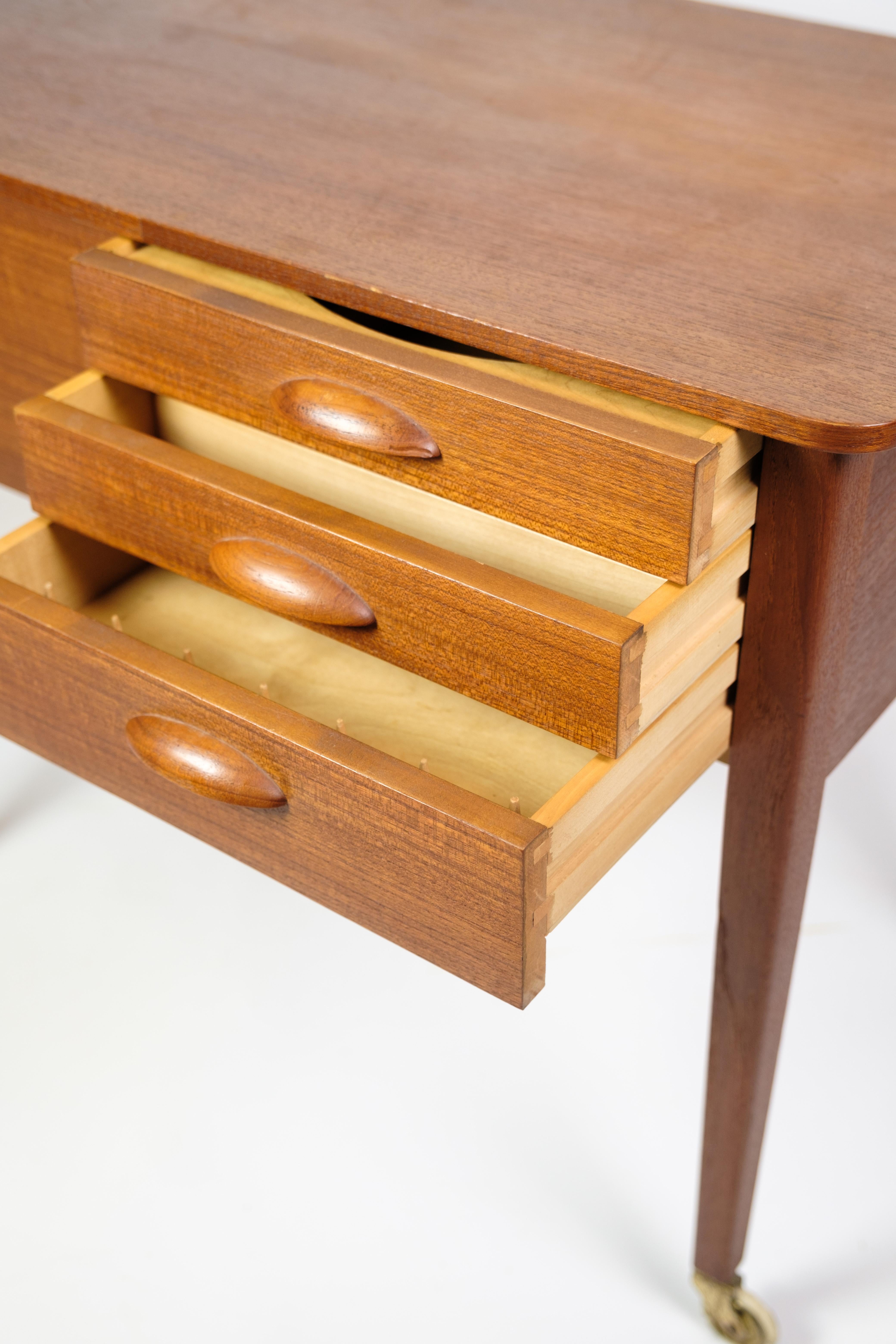 Sewing table with wheels in teak from the 1960s. The table is equipped with practical drawers for storing sewing accessories and other small items. The wheels make it easy to move around, which increases the table's functionality in the home. The