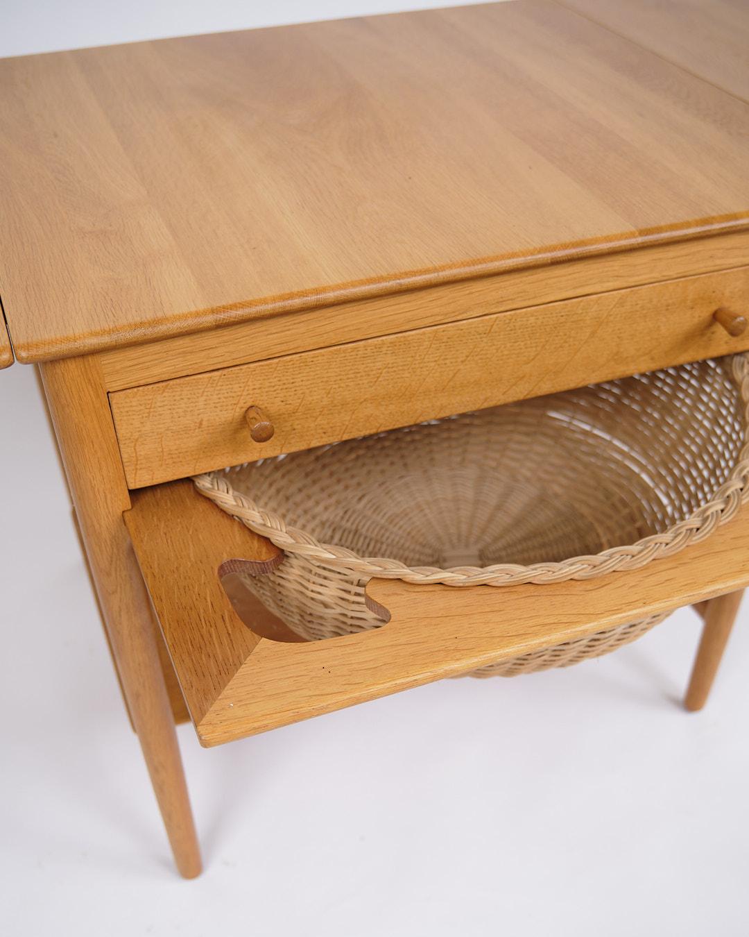 Sewing Table With Shelf Model AT-33 In Soap-Treated Oak By Hans J. Wegner en vente 1