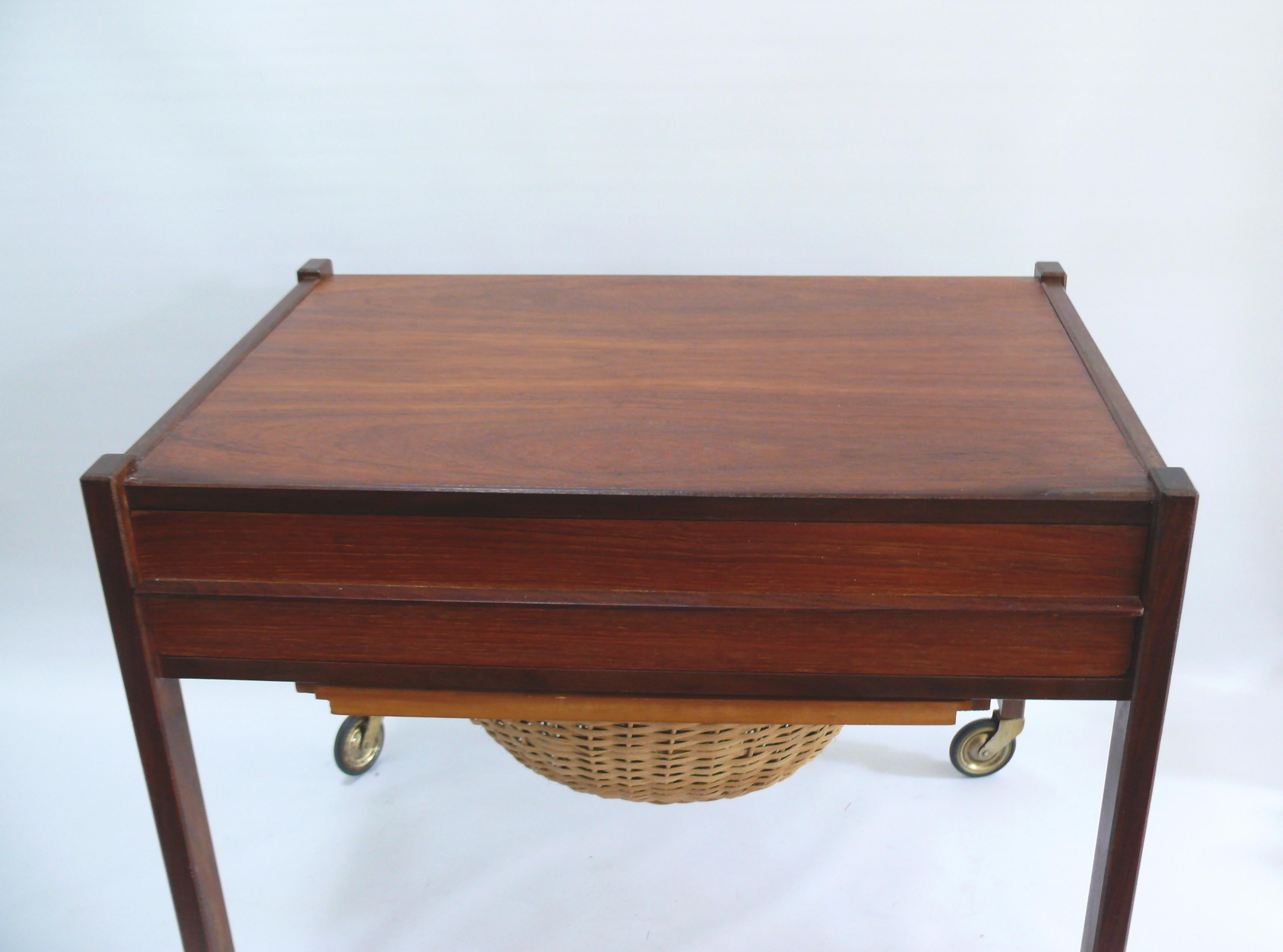 Sewing trolley with drawer and basket - teak/rosewood - Danish design, 1960s For Sale 4