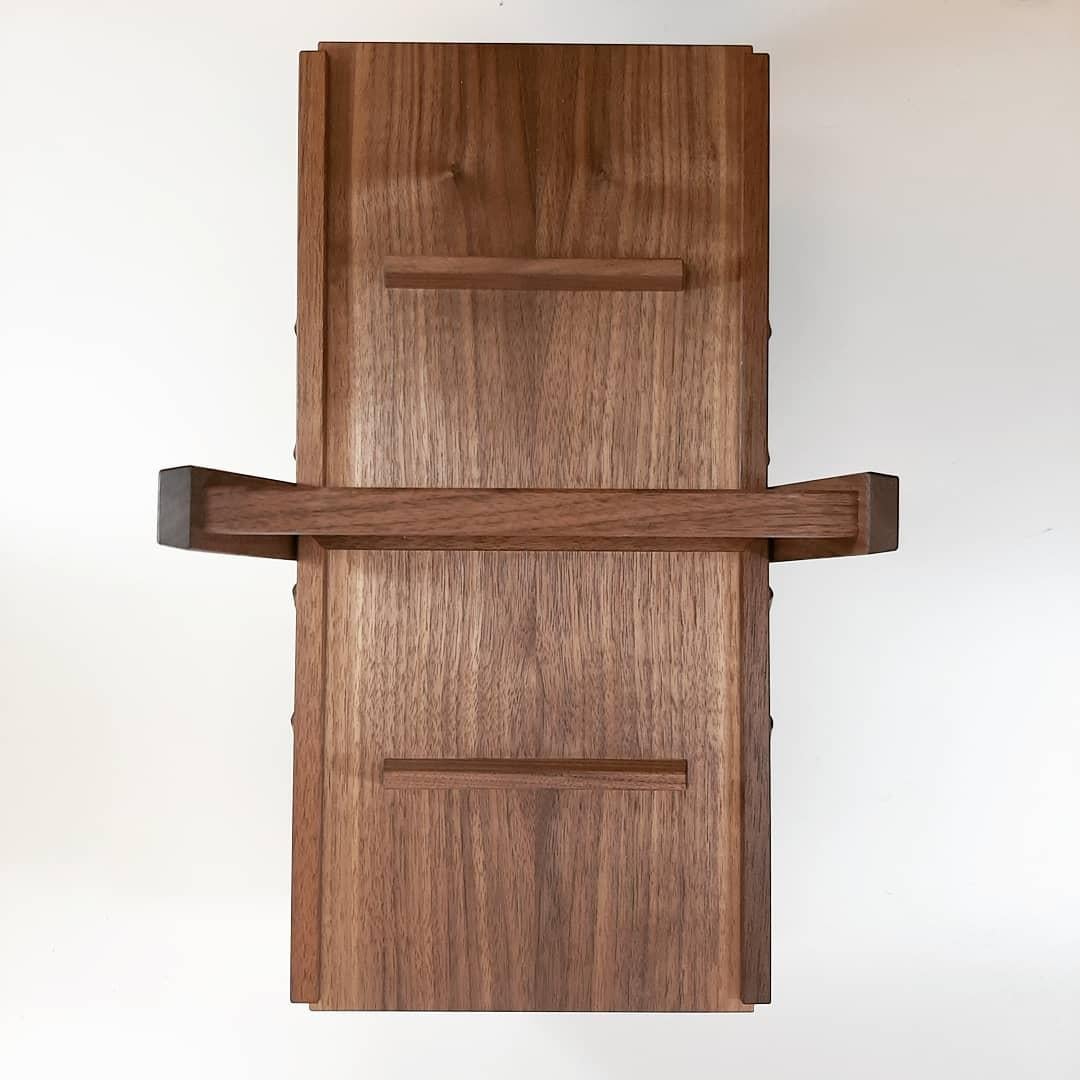 Fait main Boîte à couture en noyer noir par Frank Buschmann  Fabriqué à la main avec une menuiserie traditionnelle en vente