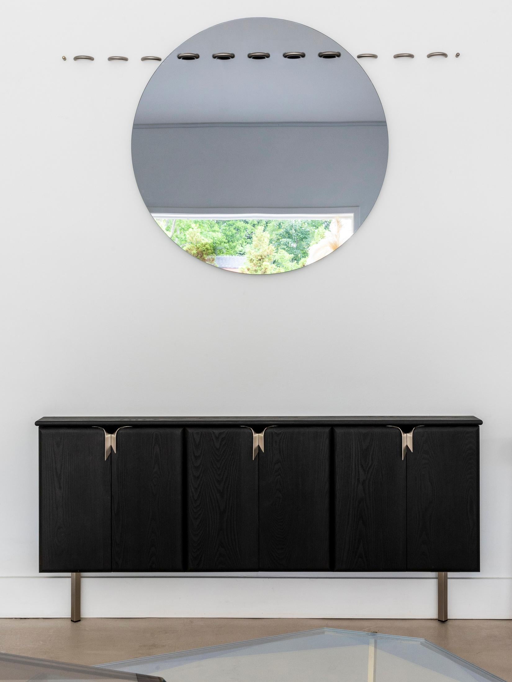 Miroir / rond à surfaces cousues avec points en acier inoxydable par Debra Folz Neuf - En vente à Pawtucket, RI