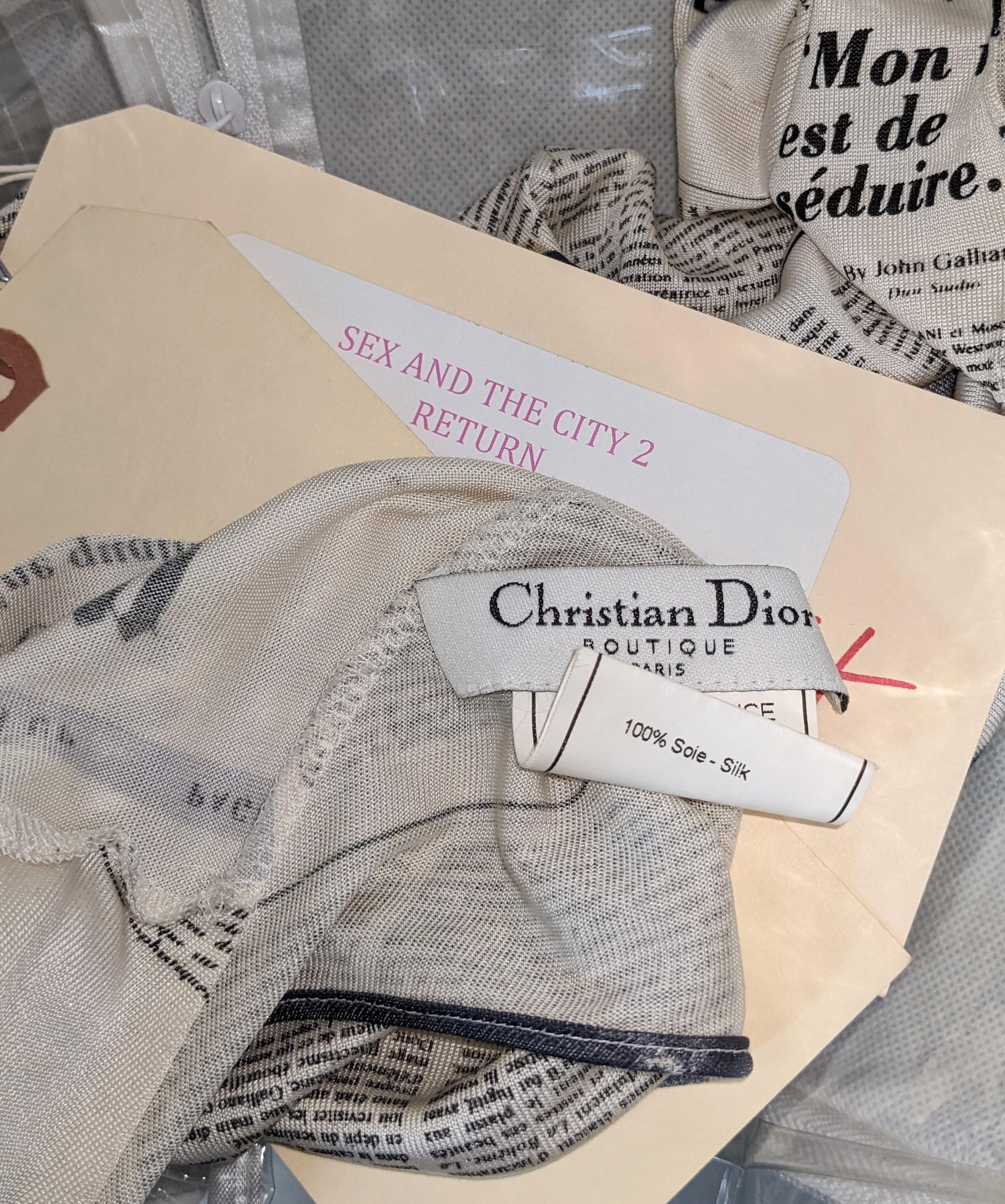 Sex and The City 2, Ikonisches Kleid von John Galliano für Christian Dior mit Zeitungsdruck im Angebot 11