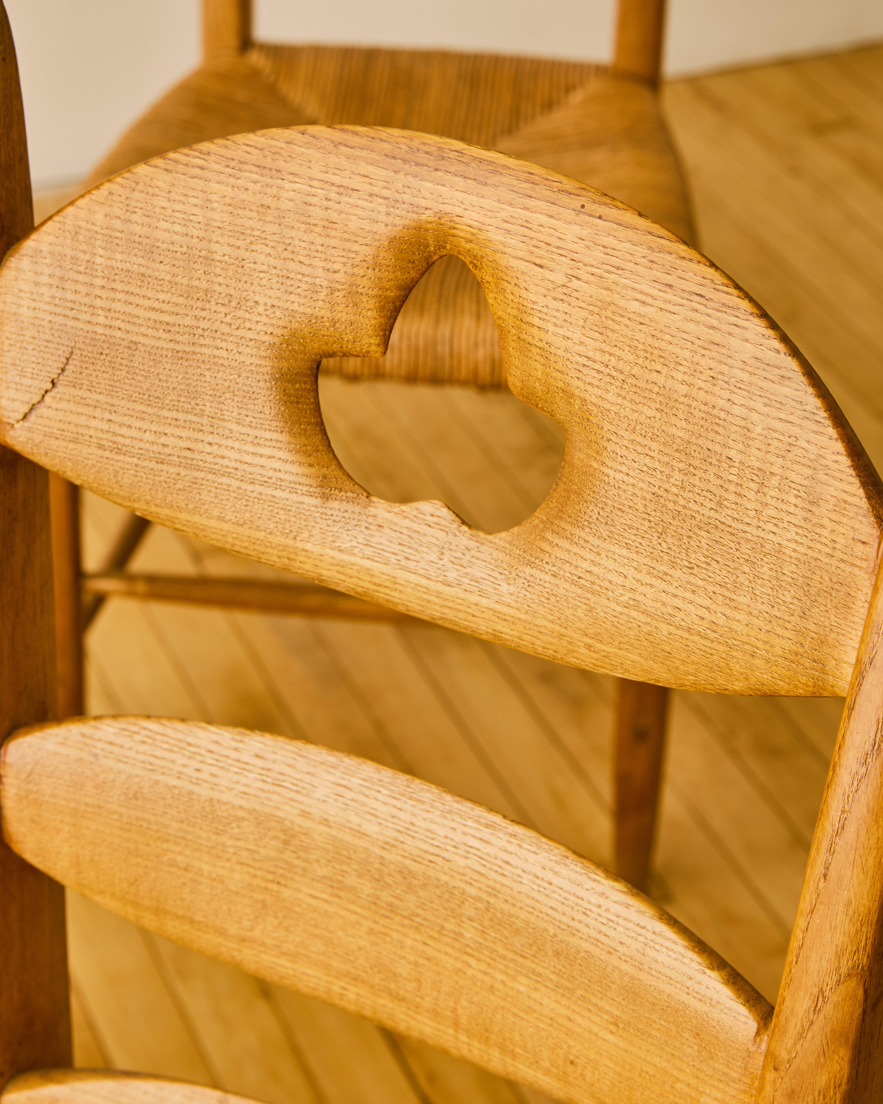 Sex of Six French Carved Back Dining Chairs c. 1960's im Angebot 4