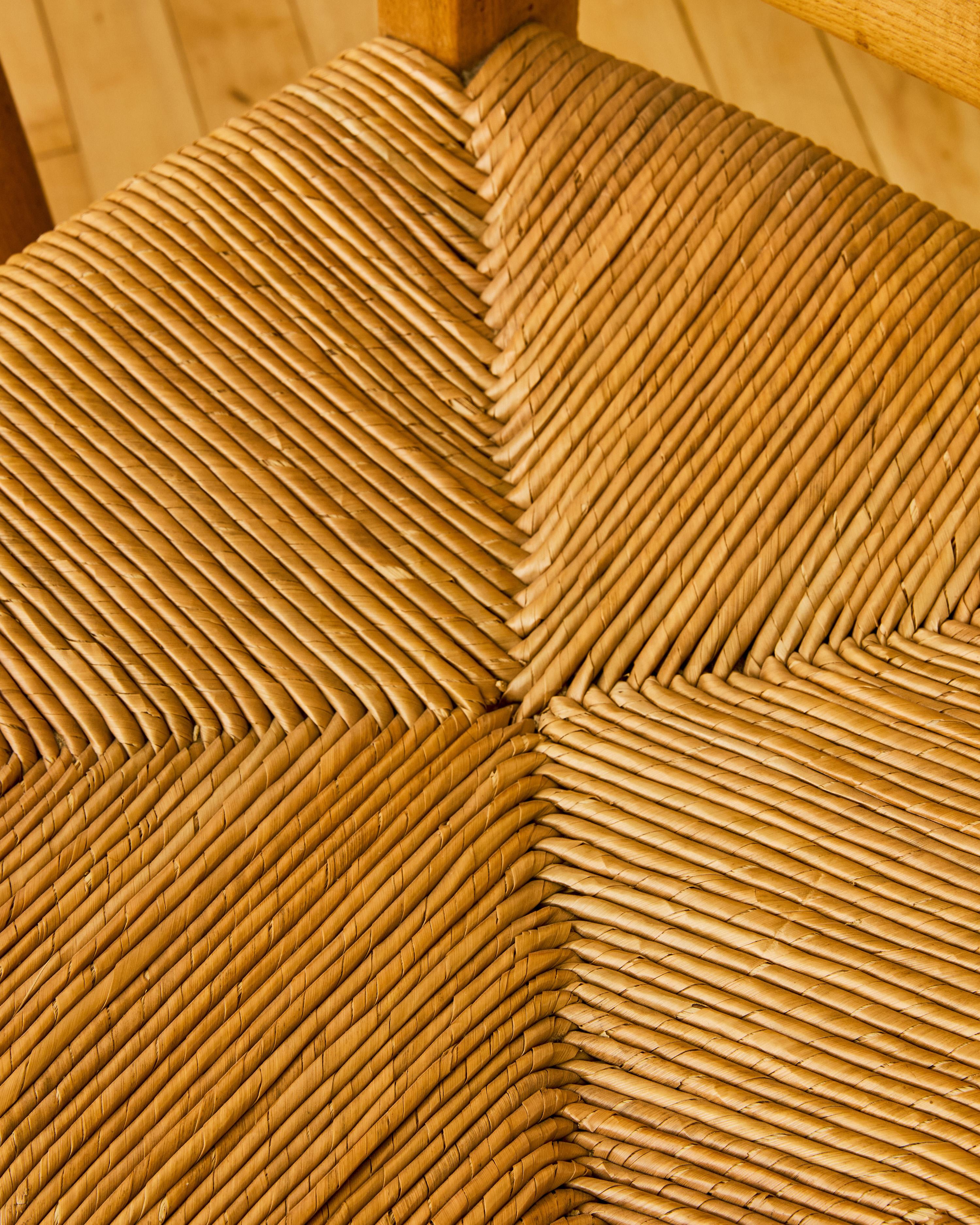 Sex of Six French Carved Back Dining Chairs c. 1960's im Angebot 5