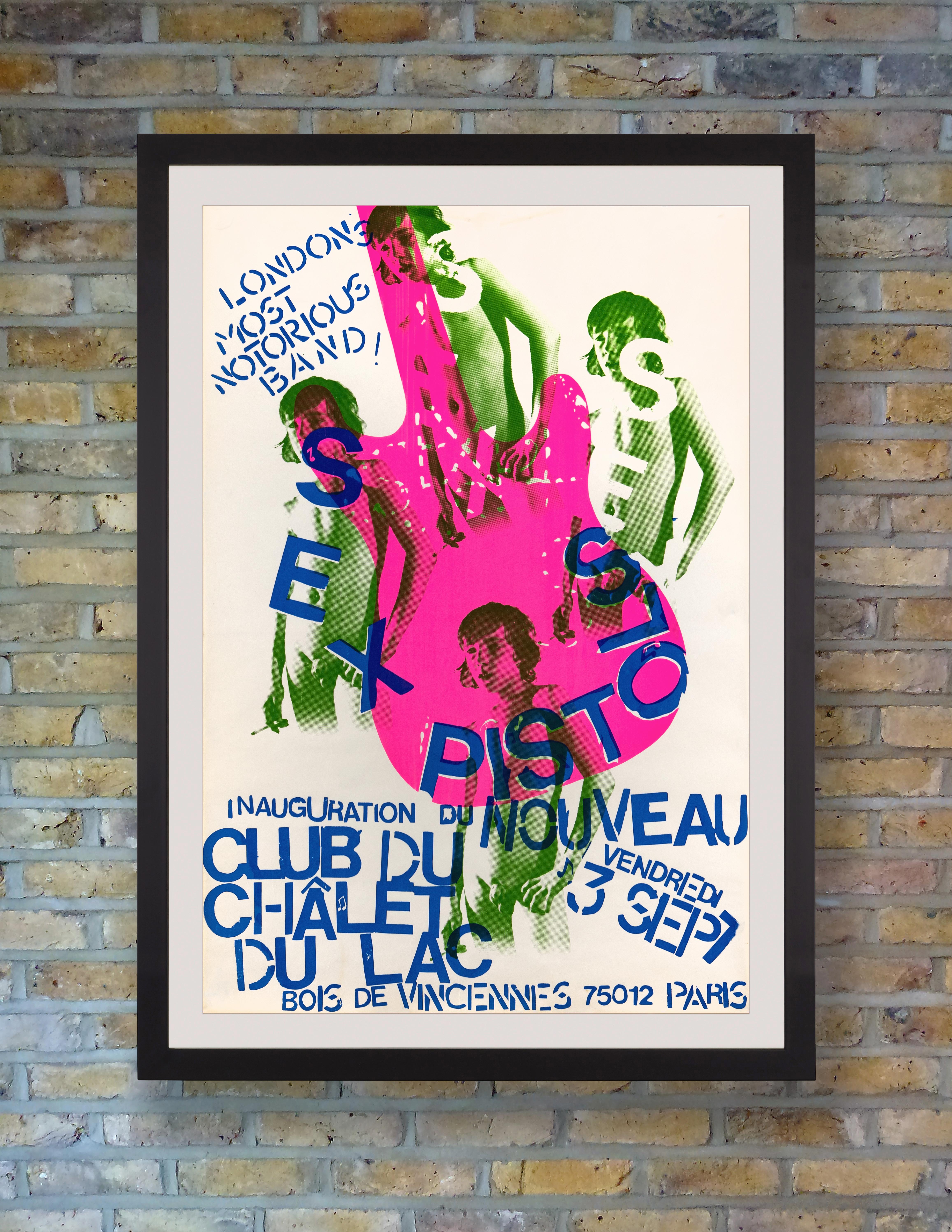 Ein äußerst seltenes Siebdruck-Konzertplakat für den ersten internationalen Auftritt der Sex Pistols bei der Eröffnung des Club Chalet Du Lac, Bois de Vincennes, Paris, am 3. September 1976. Man geht davon aus, dass ursprünglich nur 100 Exemplare