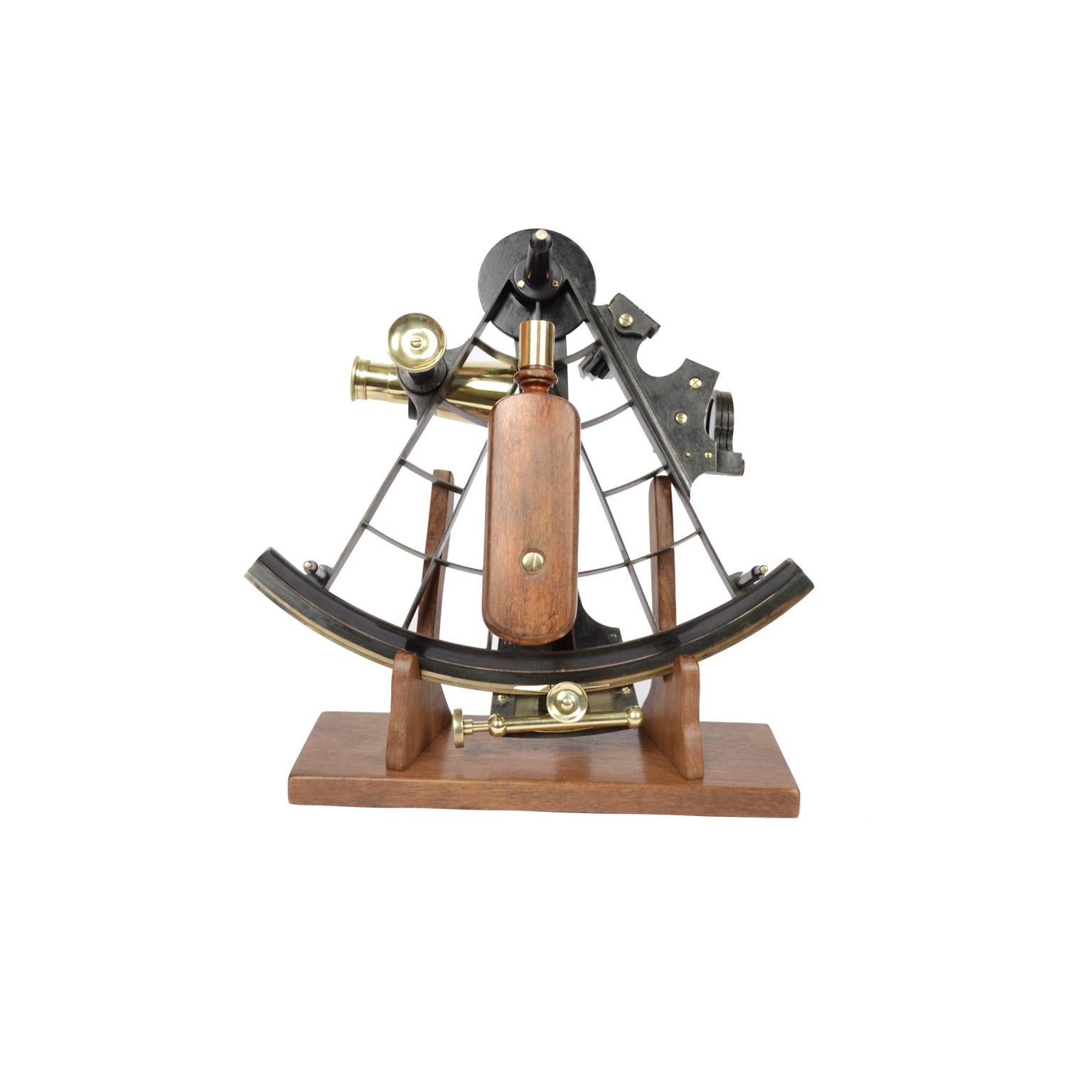 Sextant of Burnished Brass Made in Wales In Good Condition In Milan, IT