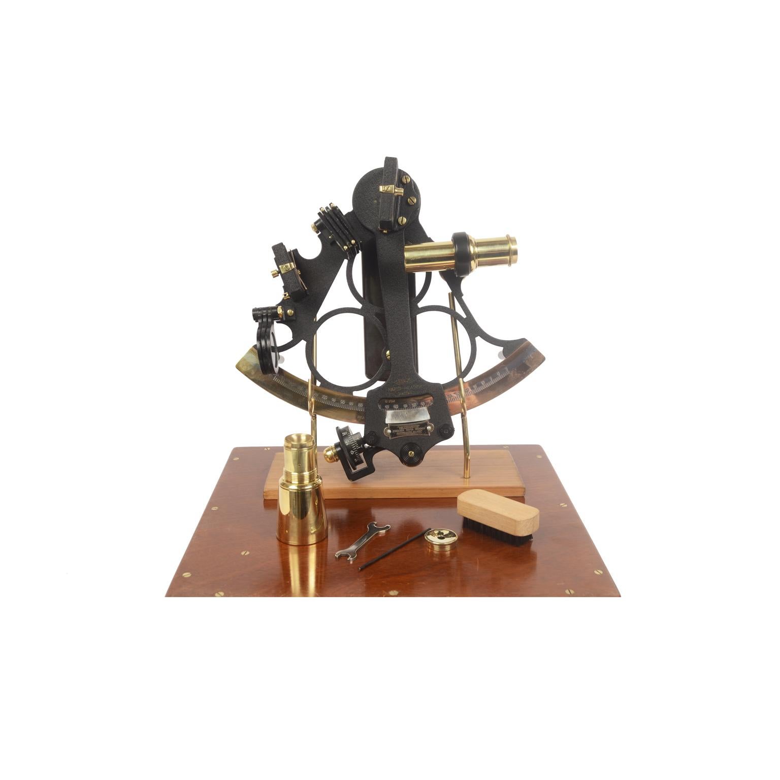 Sextant of painted brass HEATH & C Ltd New Heltham London manufacturer of scientific instruments founded in 1845 and active until 1937. HEZZANITH Endless Rapid Reader Automatic Clamp Patent model from the early 1900s, complete with optics and