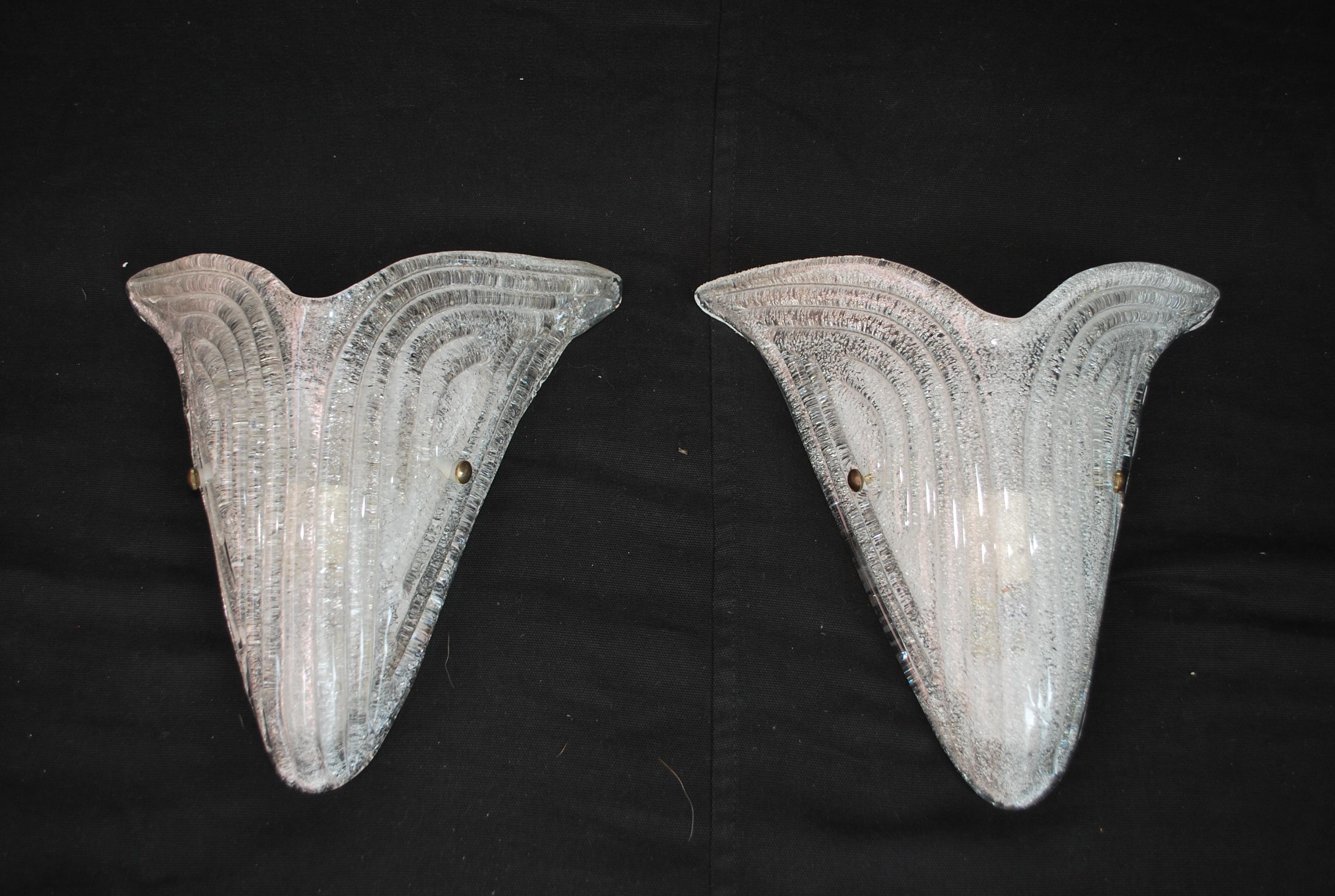 A beautiful and sexy pair of Murano sconces, the details of the glass are amazing.