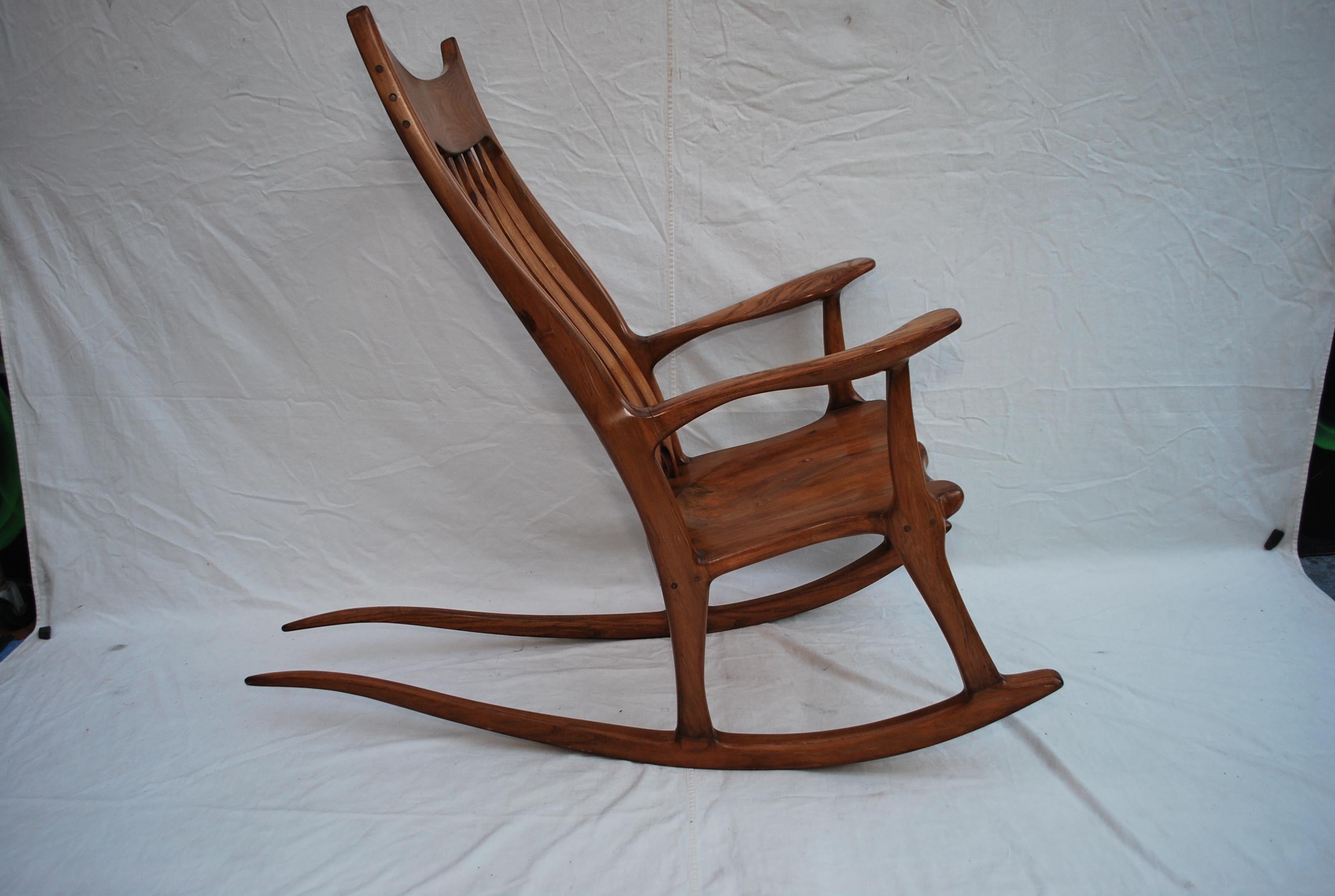 Sexy et Elegance  toutes les mains  Chaise à bascule dans le style de sam Maloof en vente 3