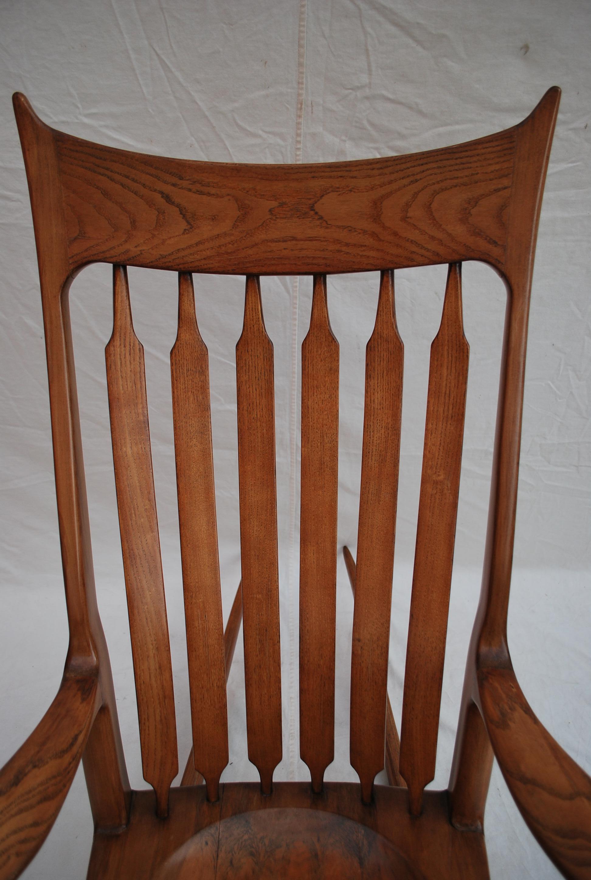 Sexy et Elegance  toutes les mains  Chaise à bascule dans le style de sam Maloof en vente 8