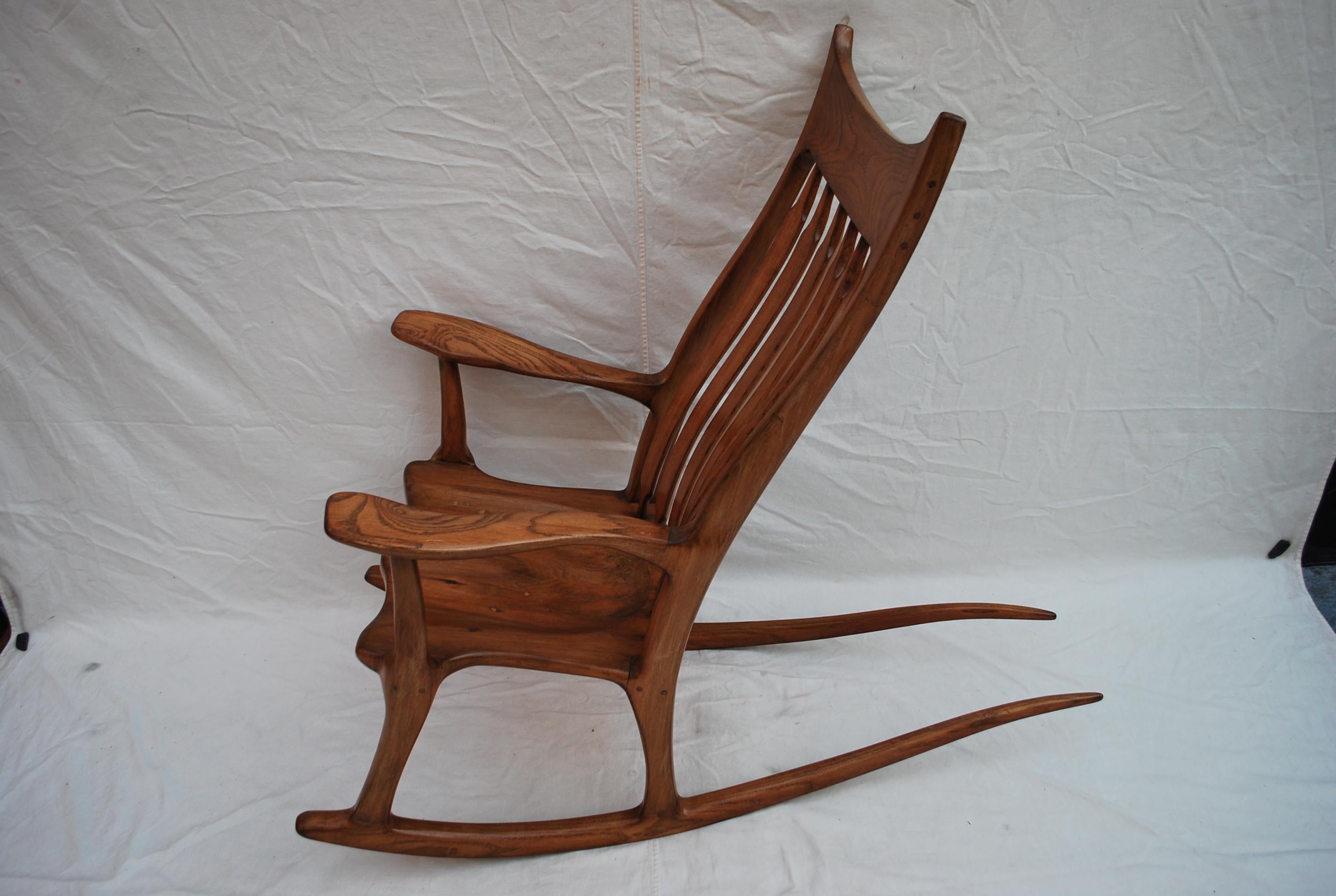 Fait main Sexy et Elegance  toutes les mains  Chaise à bascule dans le style de sam Maloof en vente