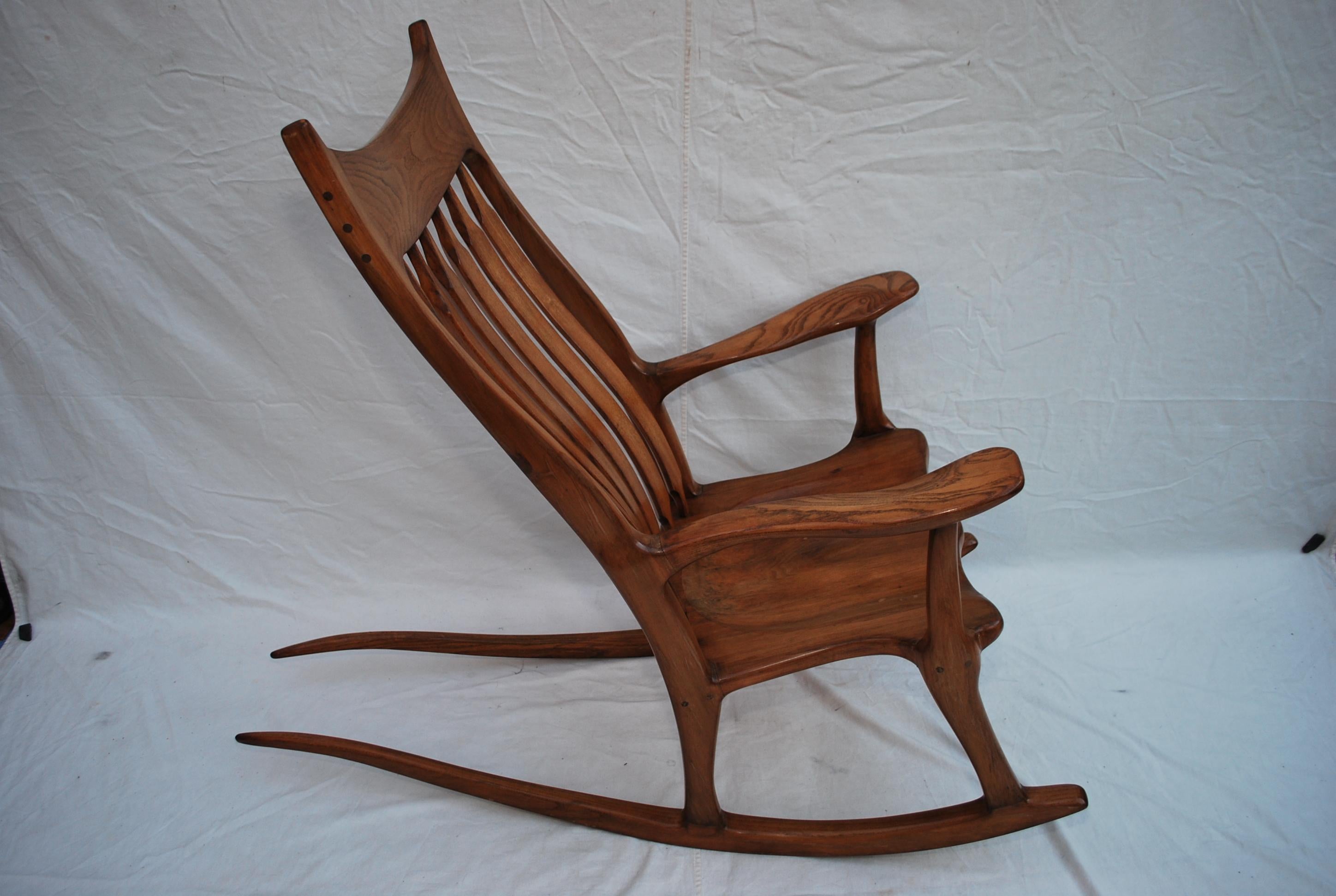 Sexy et Elegance  toutes les mains  Chaise à bascule dans le style de sam Maloof en vente 2