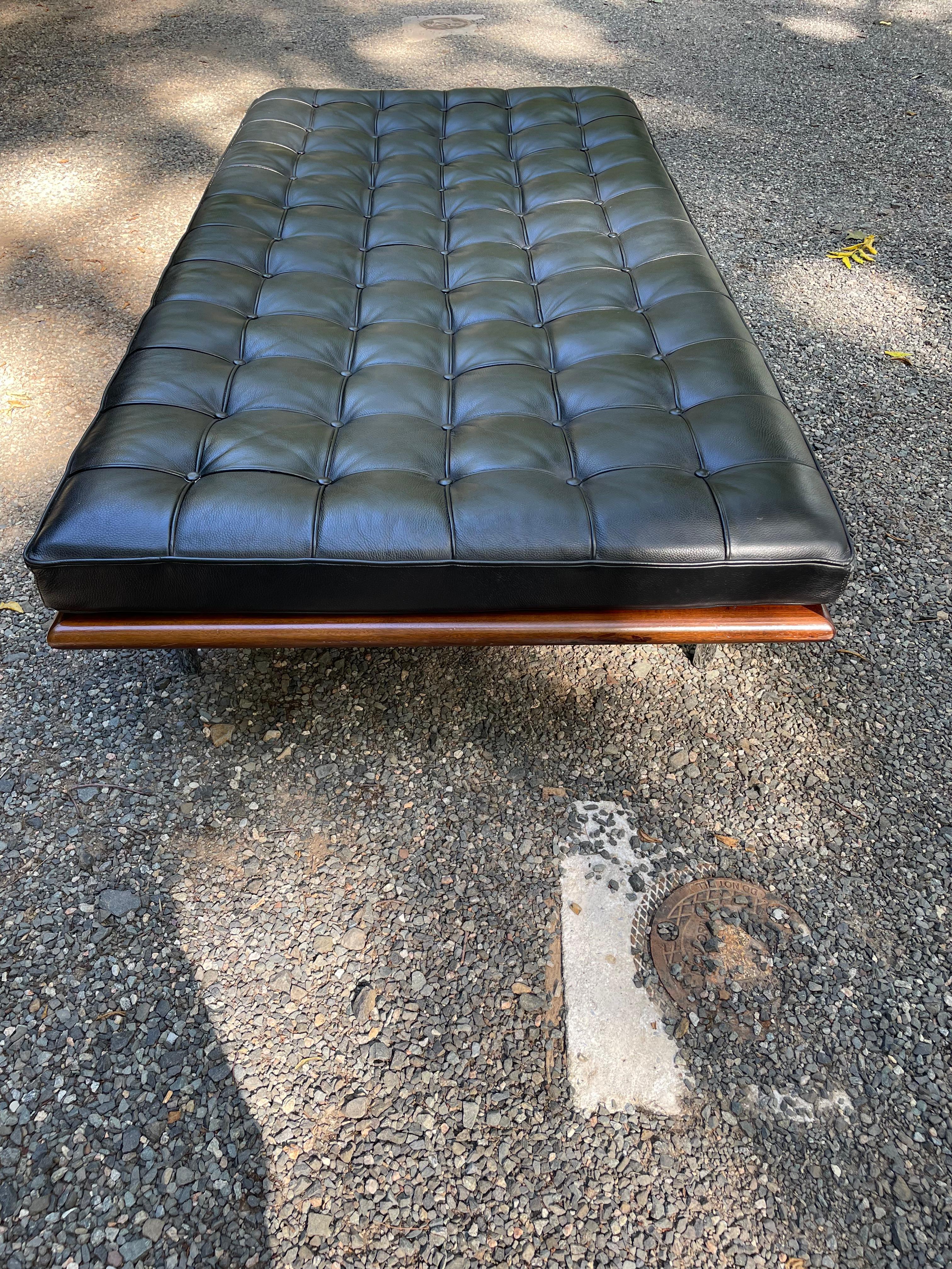 Mid-Century Modern Sexy Black Leather Tufted Vintage Barcelona Daybed