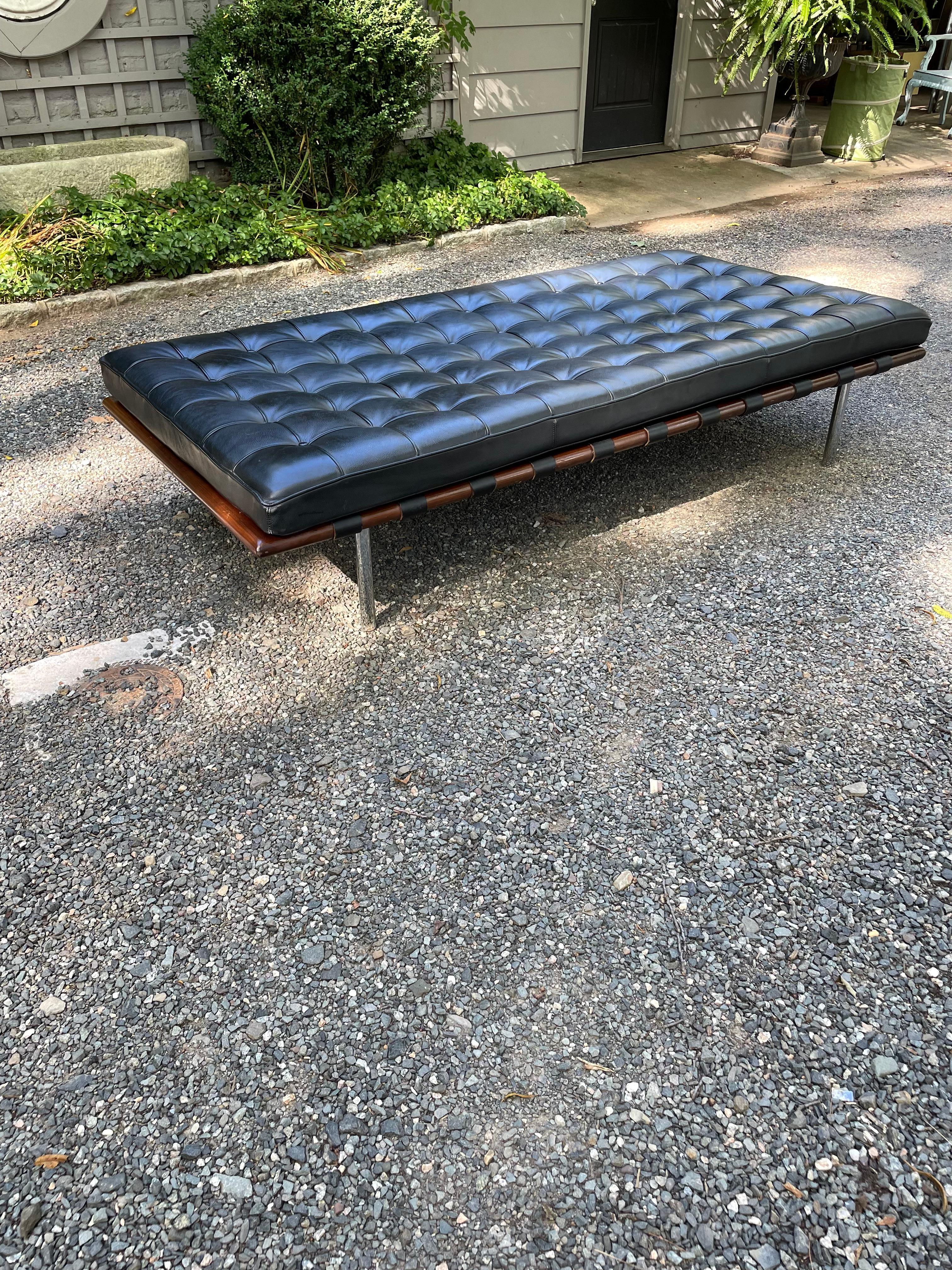 Steel Sexy Black Leather Tufted Vintage Barcelona Daybed