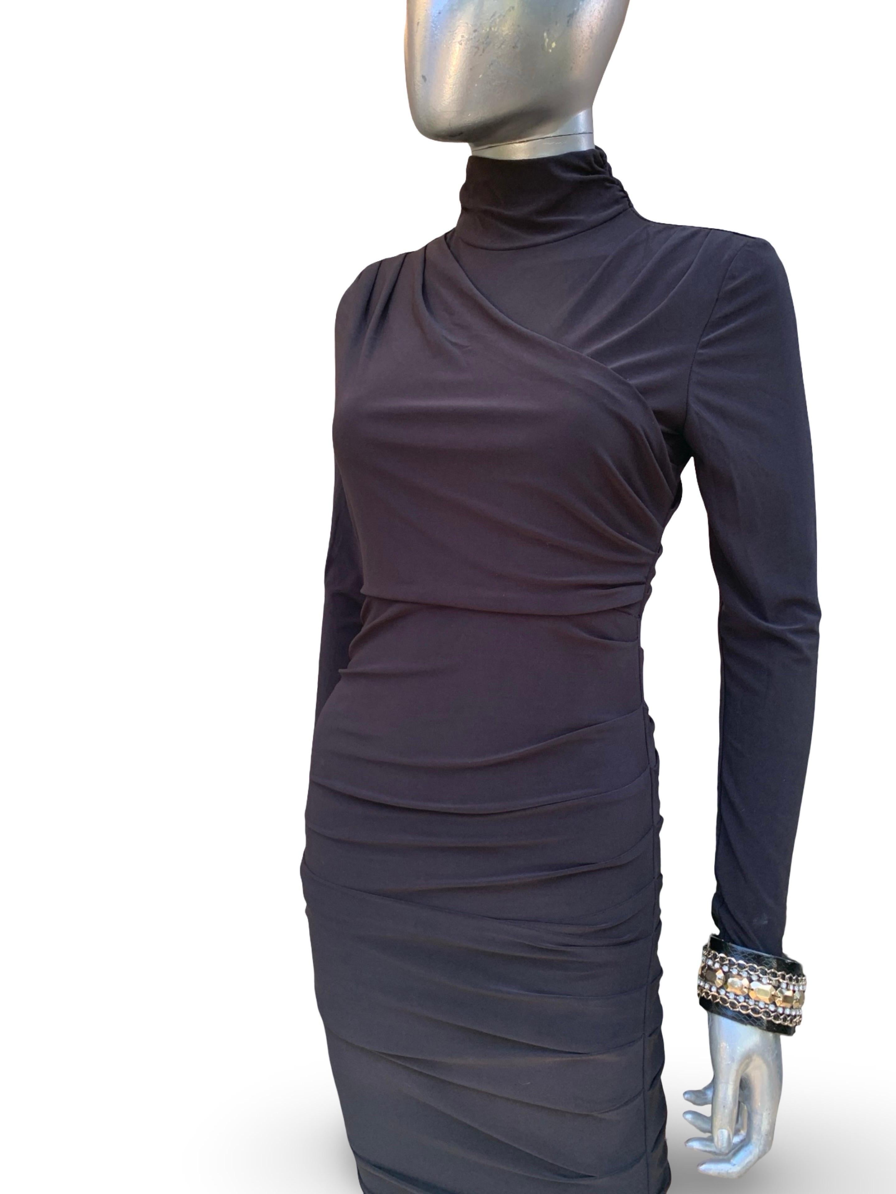 Sexy Body Fitted Knit Draped and Ruched Black Not-Basic Black Dress Größe 4-6 (Schwarz) im Angebot