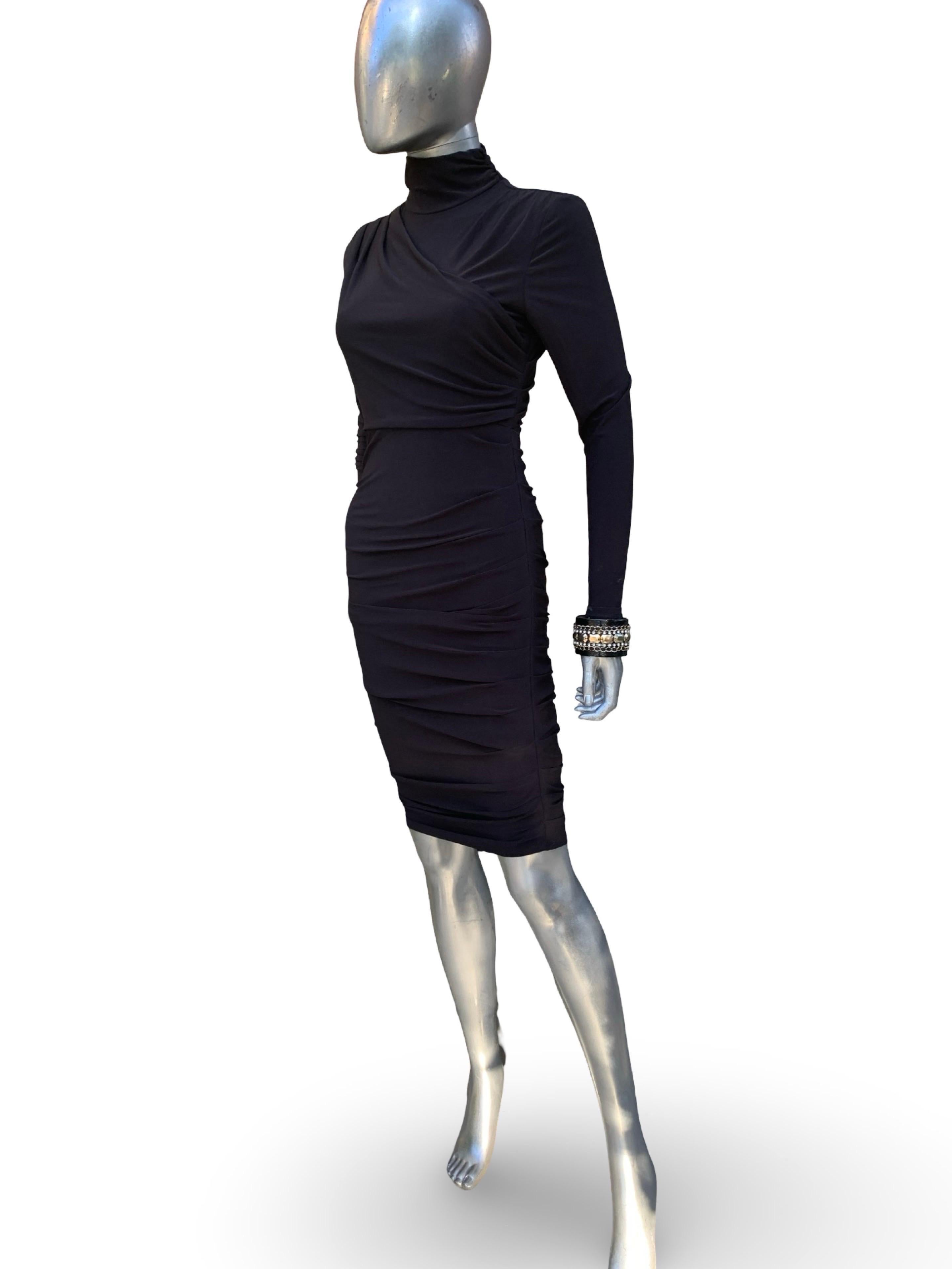 Sexy Body Fitted Knit Draped and Ruched Black Not-Basic Black Dress Größe 4-6 im Angebot 2