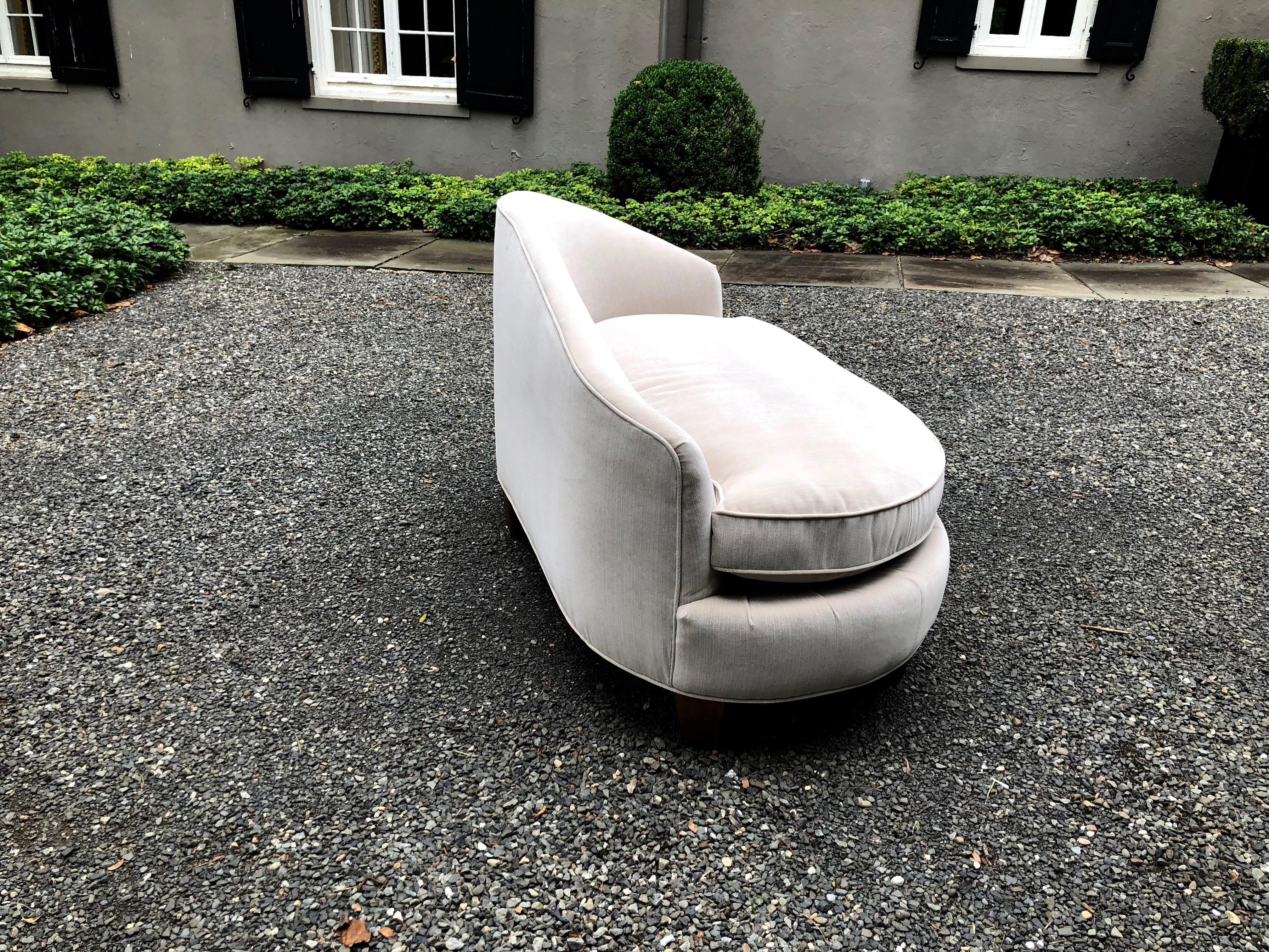 Sexy Curved Mid-Century Modern Loveseat In Excellent Condition In Hopewell, NJ