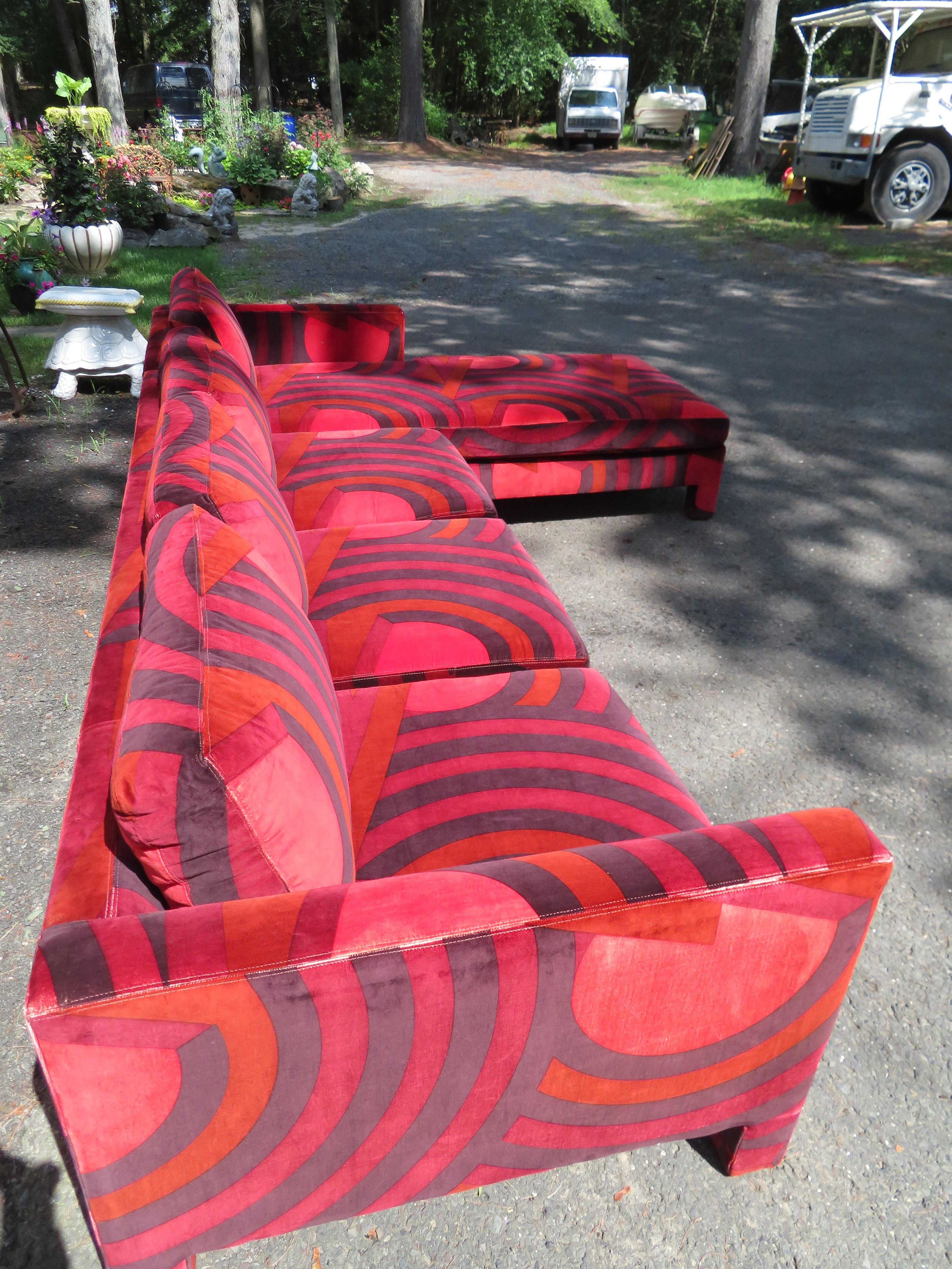 Sexy Jack Lenor Larsen Sofa aus rotem Samt, sechsteilig  (Moderne der Mitte des Jahrhunderts) im Angebot