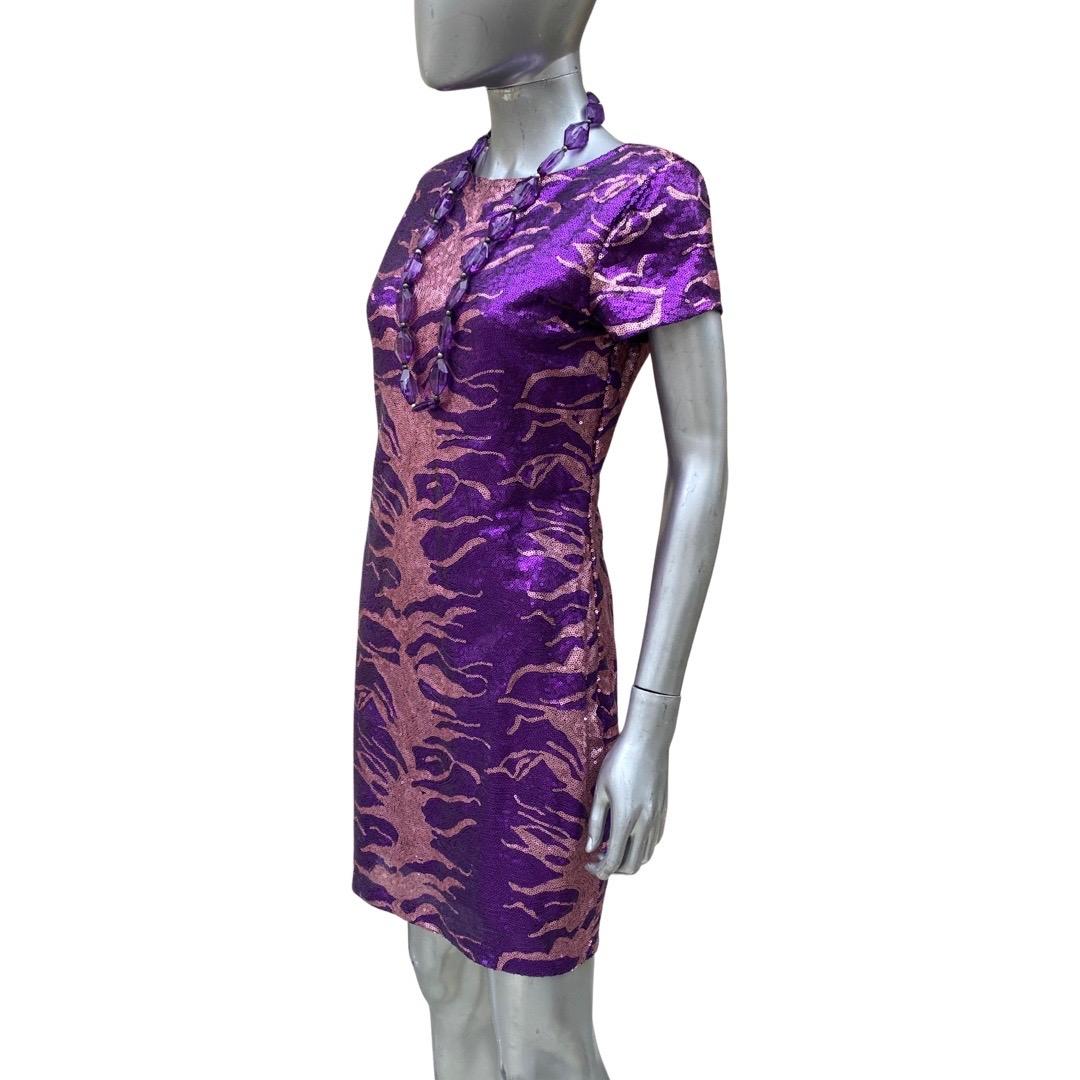 Gris Petite robe de cocktail sexy à motif d'animaux à sequins violets et roses, taille M en vente