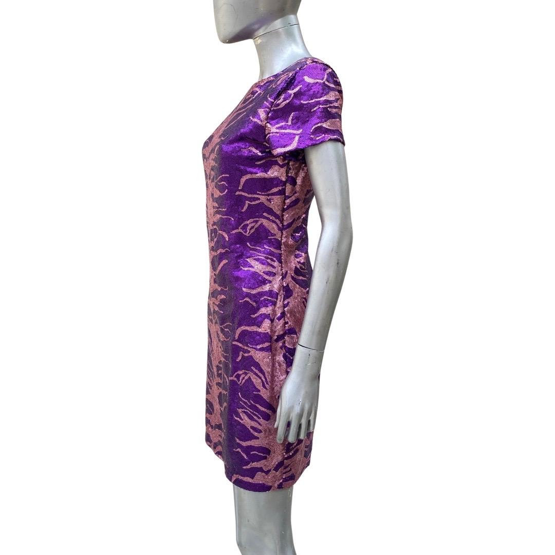 Petite robe de cocktail sexy à motif d'animaux à sequins violets et roses, taille M en vente 3